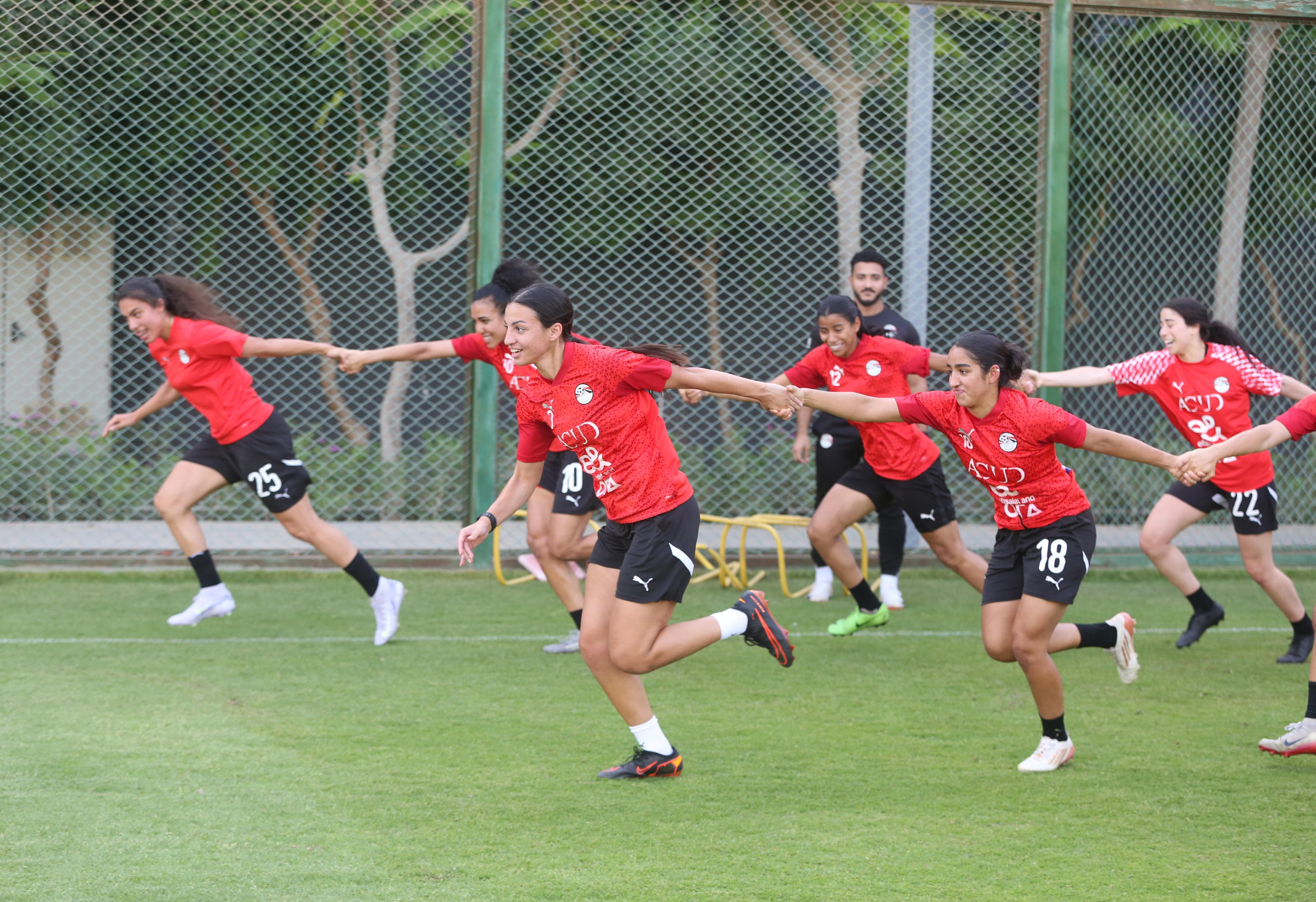 بالصور: تدريب منتخب السيدات