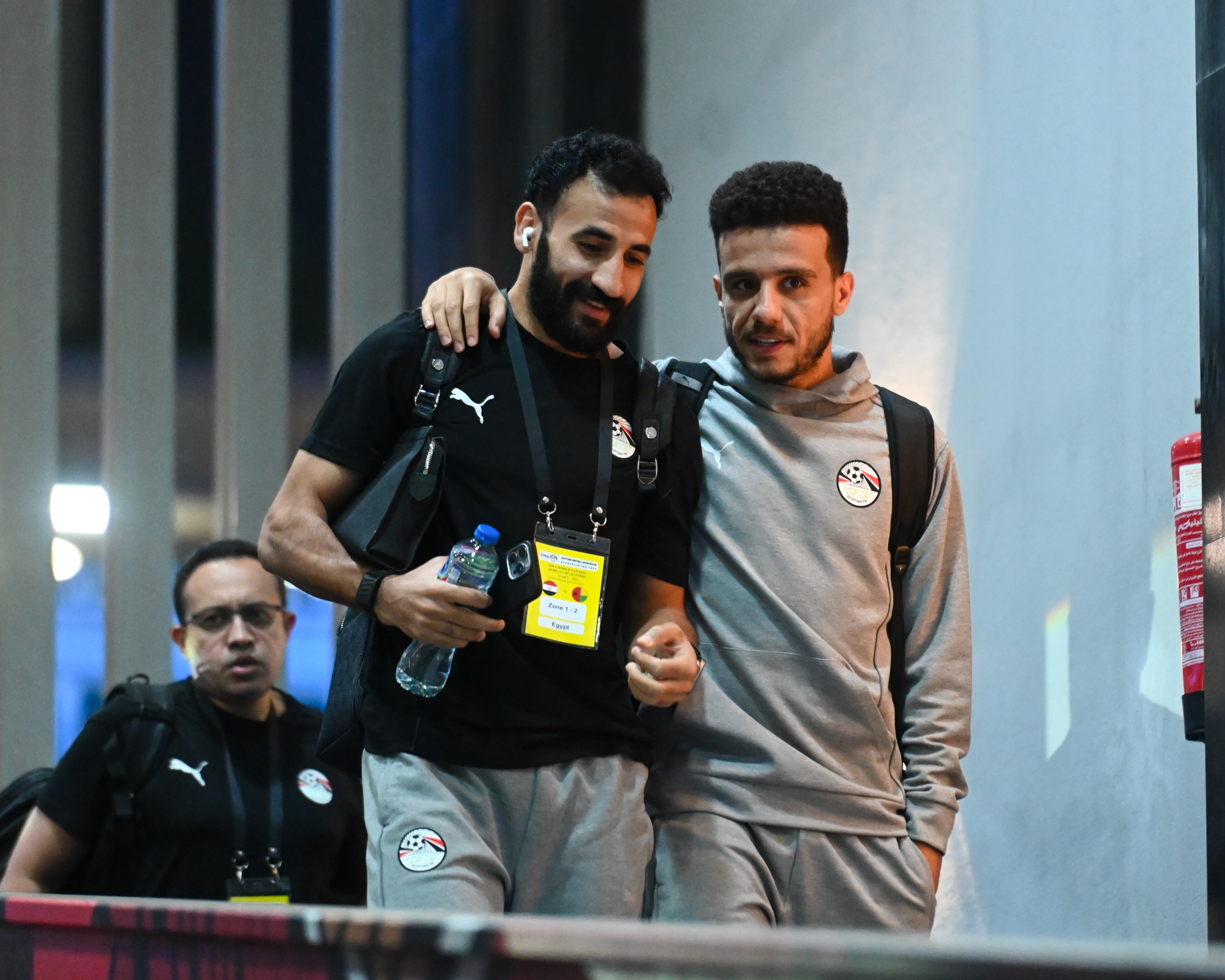 وصول لاعبي منتخب مصر لملعب القاهرة قبل مواجهة غينيا بيساو