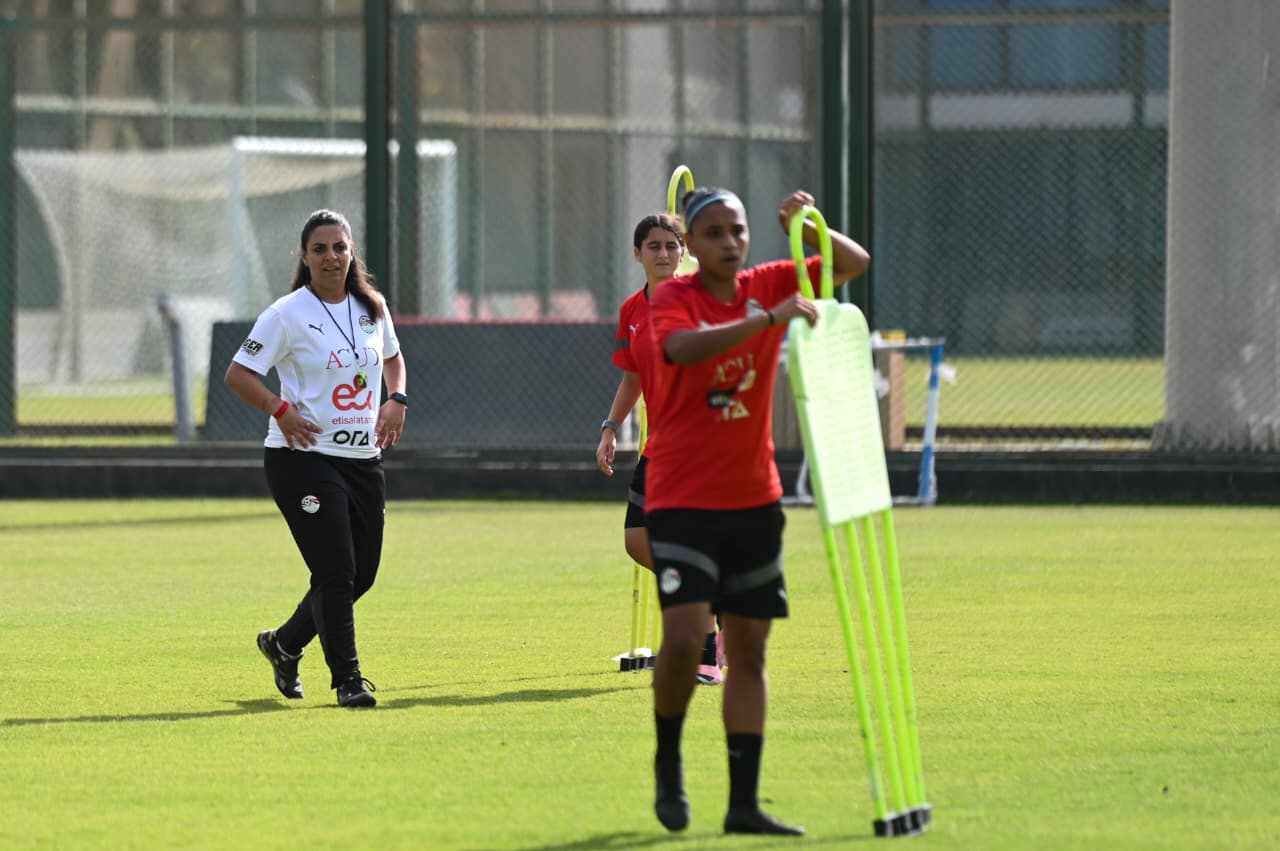 التمرين الأخير لمنتخب الكرة  النسائية تحت ٢٠ سنة قبل السفر لغينيا الإستوائية