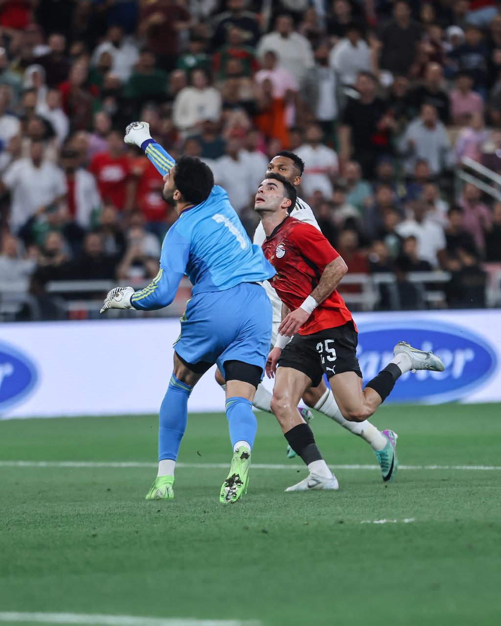 بالصور.. الهدف الثالث لمنتخب مصر (زيزو)