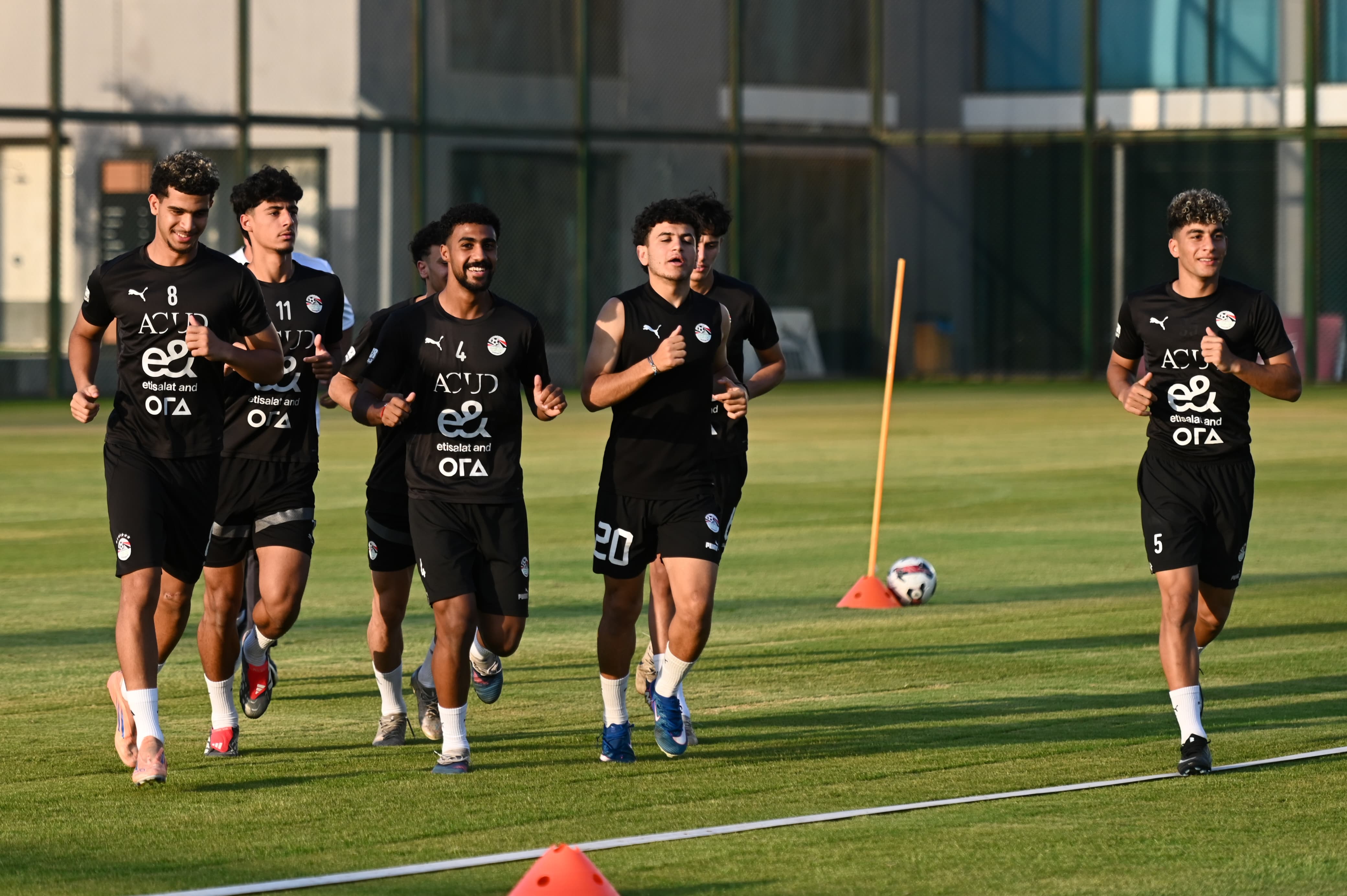 بالصور.. منتخب الشباب يواصل تدريباته بقيادة وائل رياض