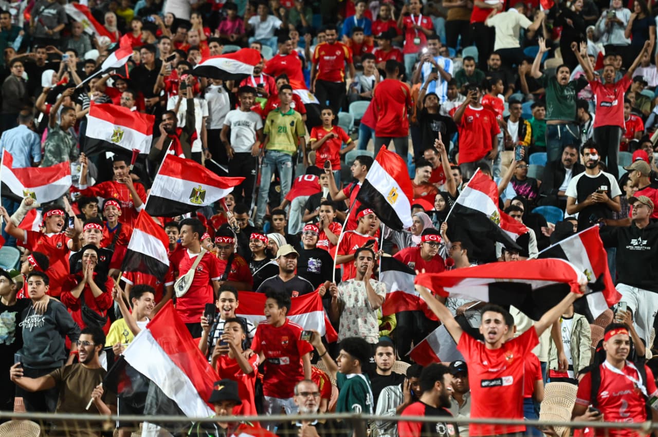 الجماهير المصرية تتوافد على ملعب القاهرة الدولي قبل مواجهة المنتخب الوطني مع غينيا بيساو
