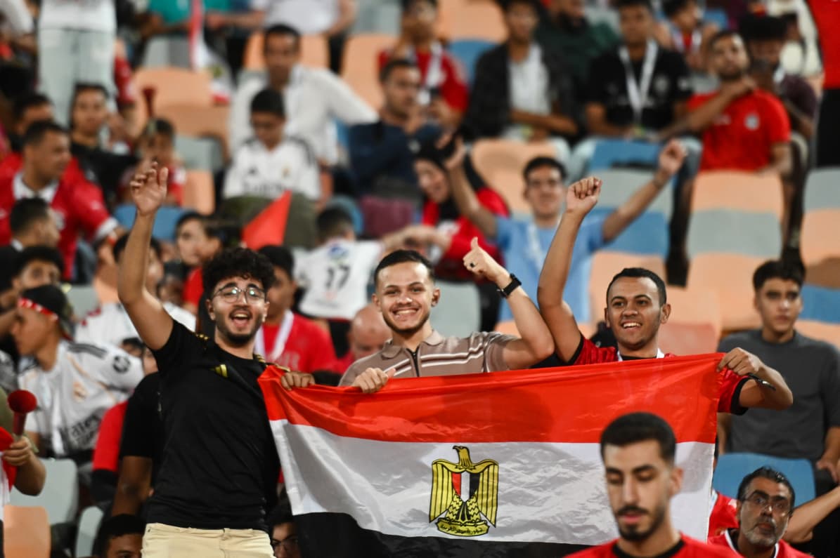 الجماهير المصرية تتوافد على ملعب القاهرة الدولي قبل مواجهة المنتخب الوطني مع غينيا بيساو