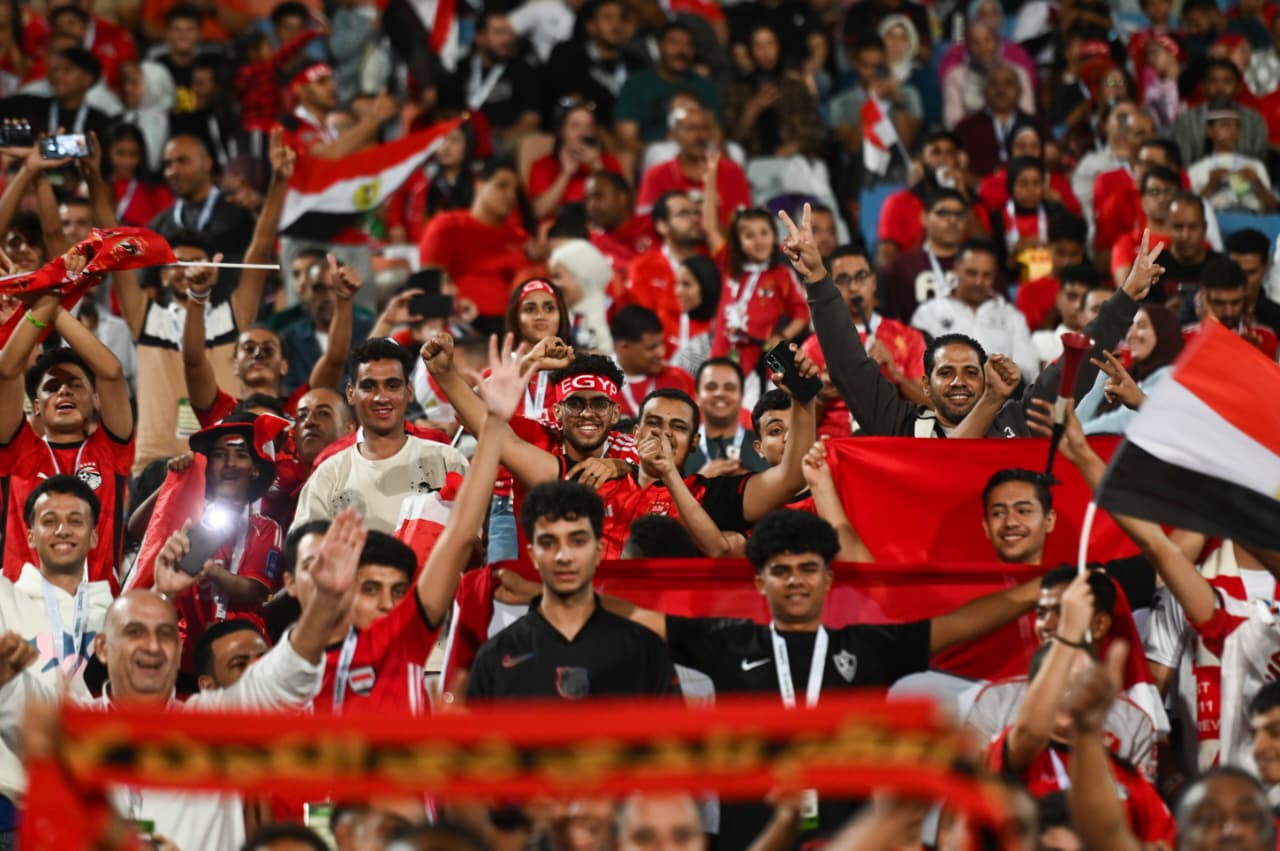 الجماهير المصرية تتوافد على ملعب القاهرة الدولي قبل مواجهة المنتخب الوطني مع غينيا بيساو