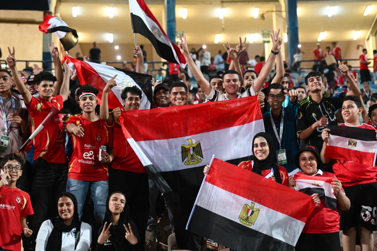 الجماهير المصرية تتوافد على ملعب القاهرة الدولي قبل مواجهة المنتخب الوطني مع غينيا بيساو