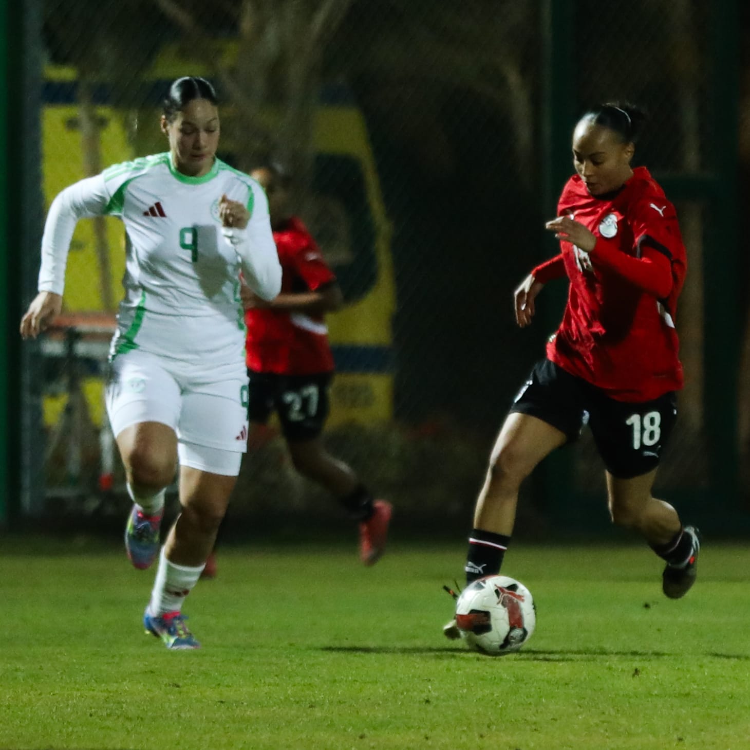 صور لقاء منتخب الكرة النسائية أمام الجزائر