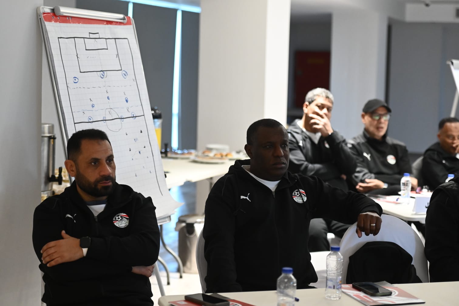 صور محاضرة pro1  عن طرق التعامل مع وسائل الإعلام