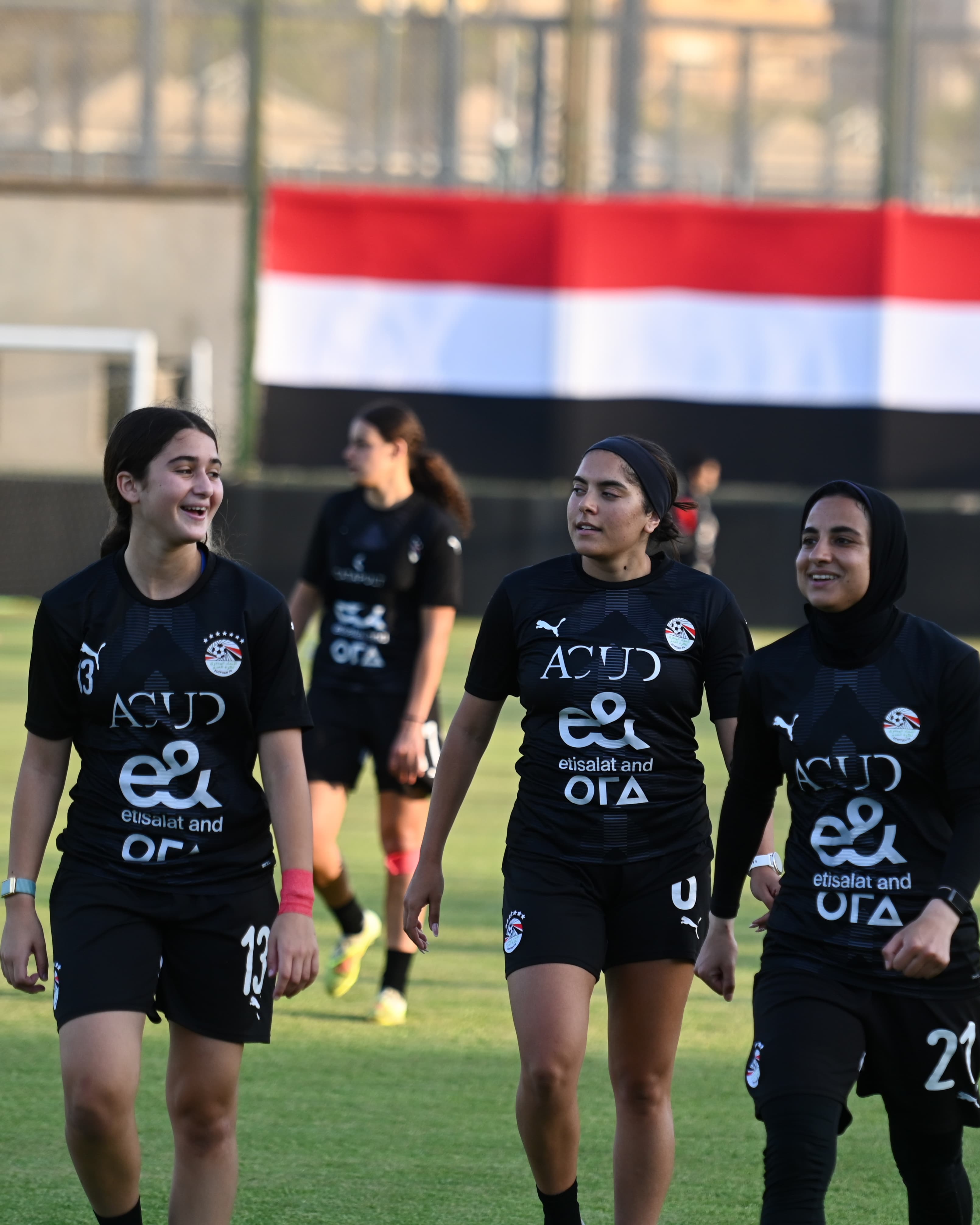 بالصور.. منتخب الكرة النسائية يواصل استعداداته لوديتي السنغال 