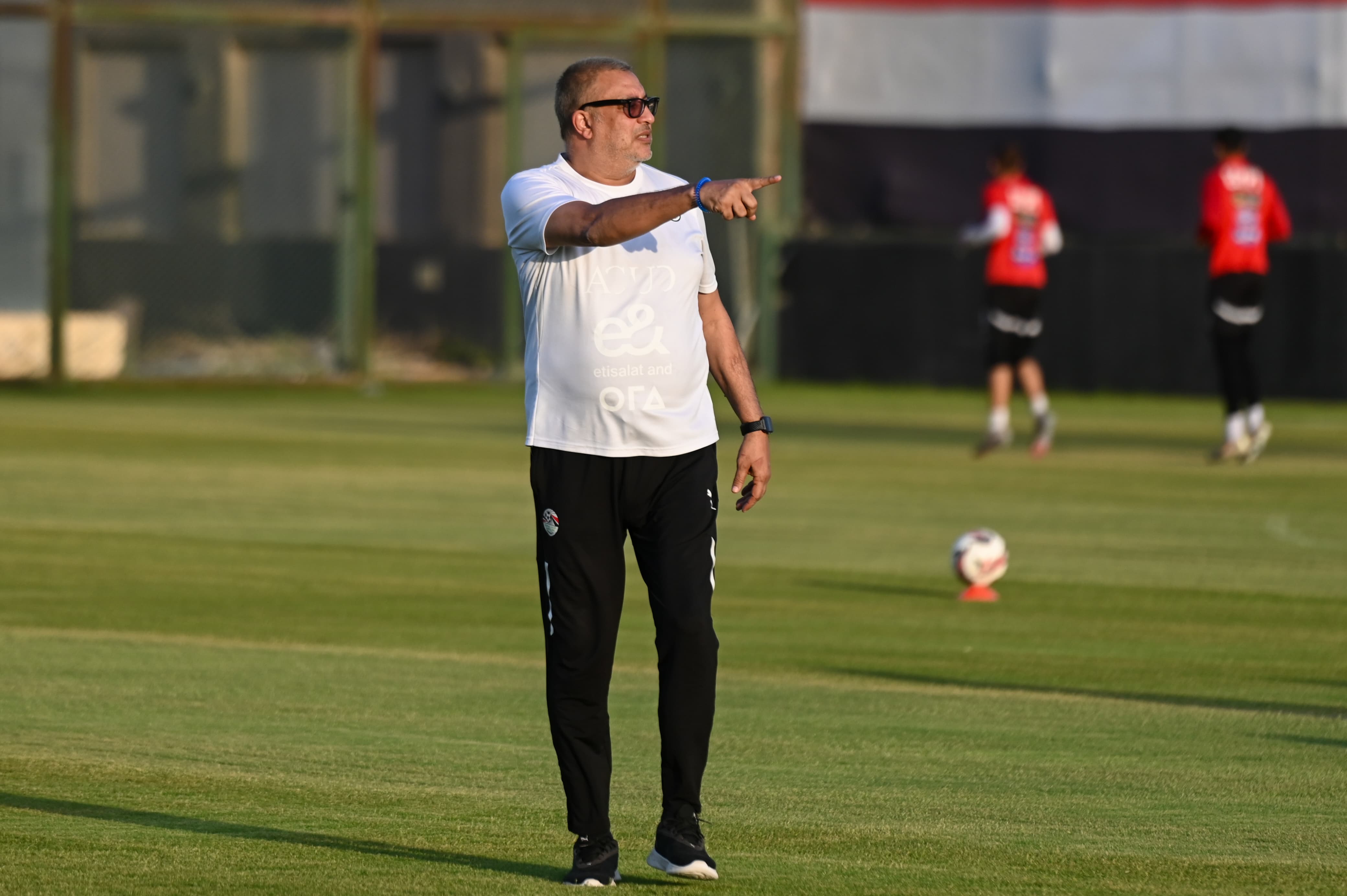 بالصور.. منتخب الشباب يواصل تدريباته بقيادة وائل رياض