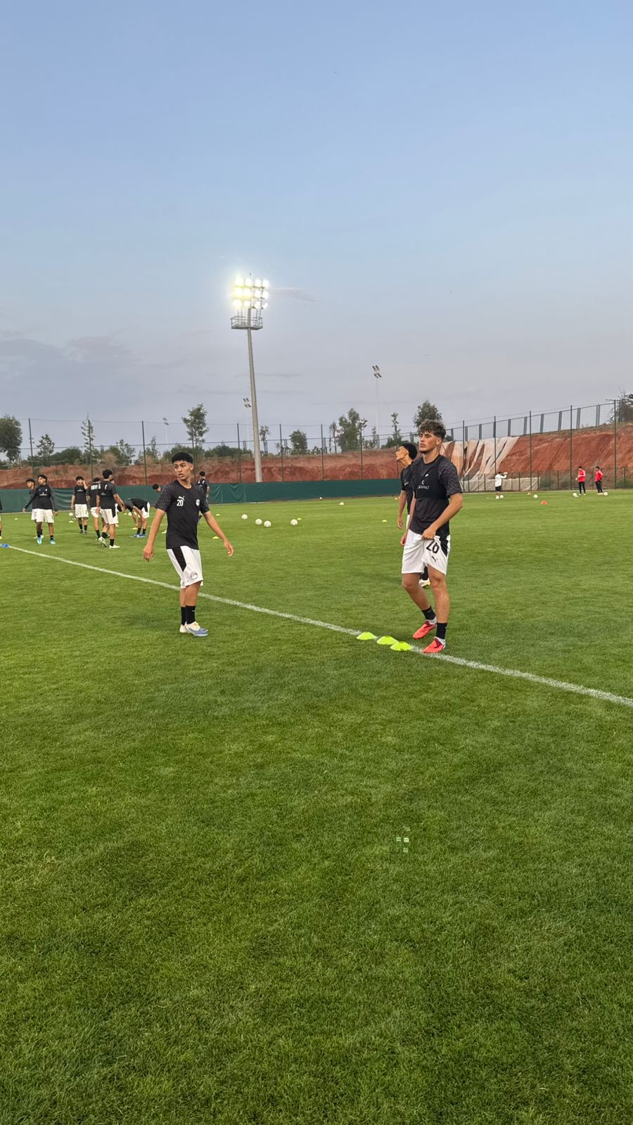 بالصور: منتخب الناشئين يواصل تحضيراته لمواجهة كوت ديفوار