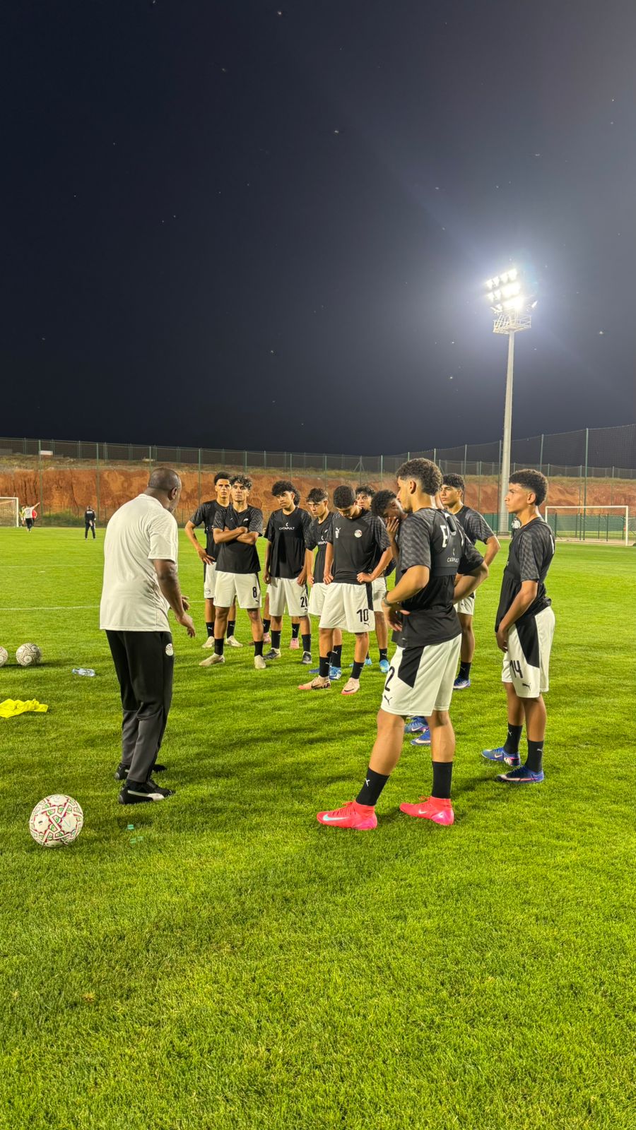 بالصور: منتخب الناشئين يواصل تحضيراته لمواجهة كوت ديفوار