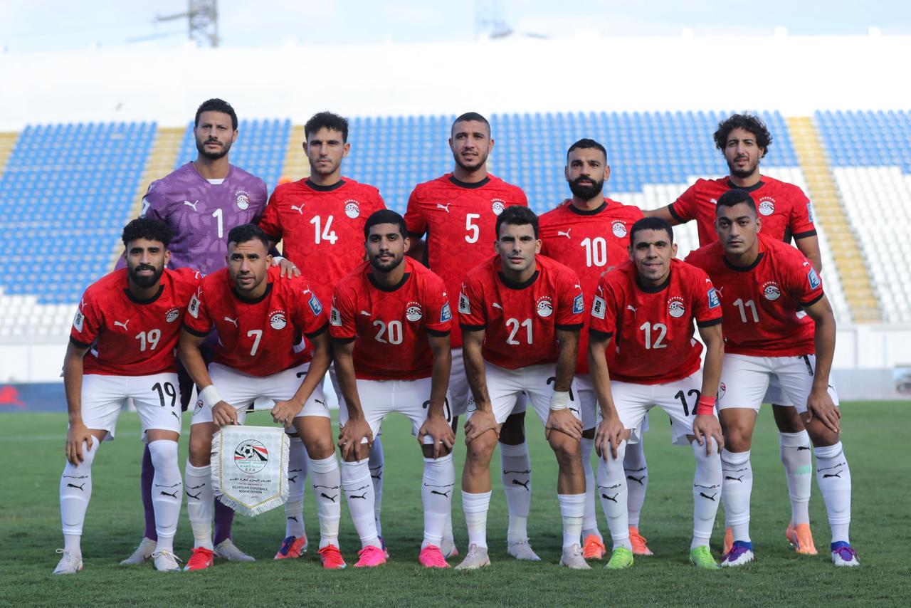 منتخب مصر يتقدم على جيبوتي في الشوط الأول بثنائية إبراهيم عادل ومحمد صلاح
