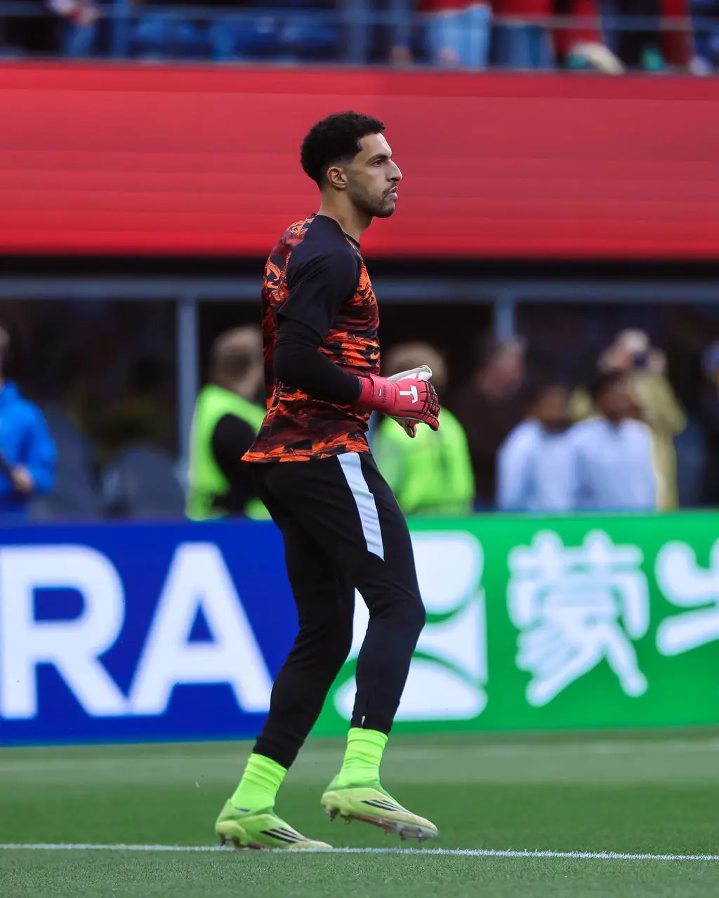 بالصور.. إحماءات لاعبي منتخب مصر قبل انطلاق مواجهة إيران في المونديال