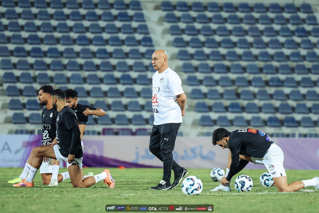 في حضور أبو ريدة.. المنتخب الوطني يتدرب على ملعب هزاع بن زايد استعدادًا لأوزبكستان