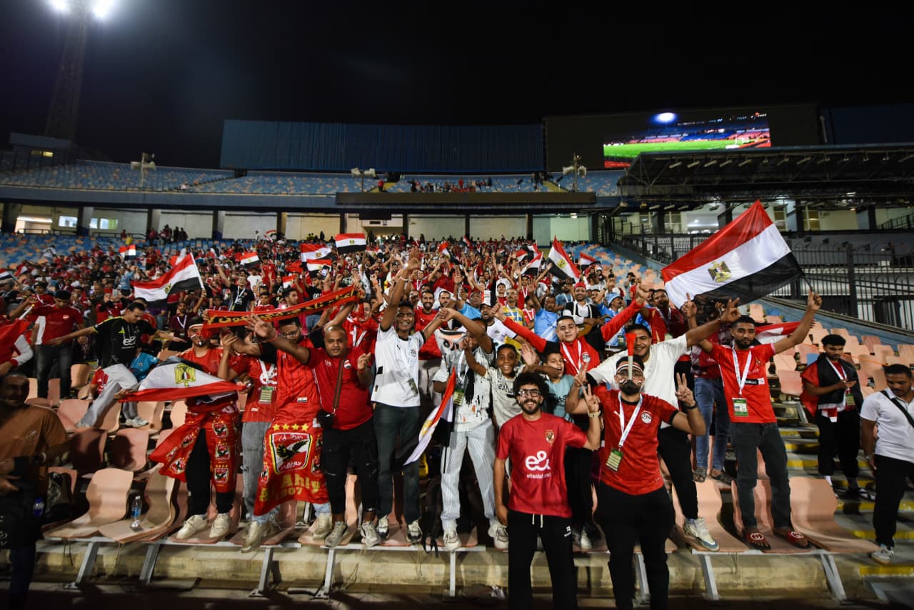 الجماهير المصرية تتوافد على ملعب القاهرة الدولي قبل مواجهة المنتخب الوطني مع غينيا بيساو
