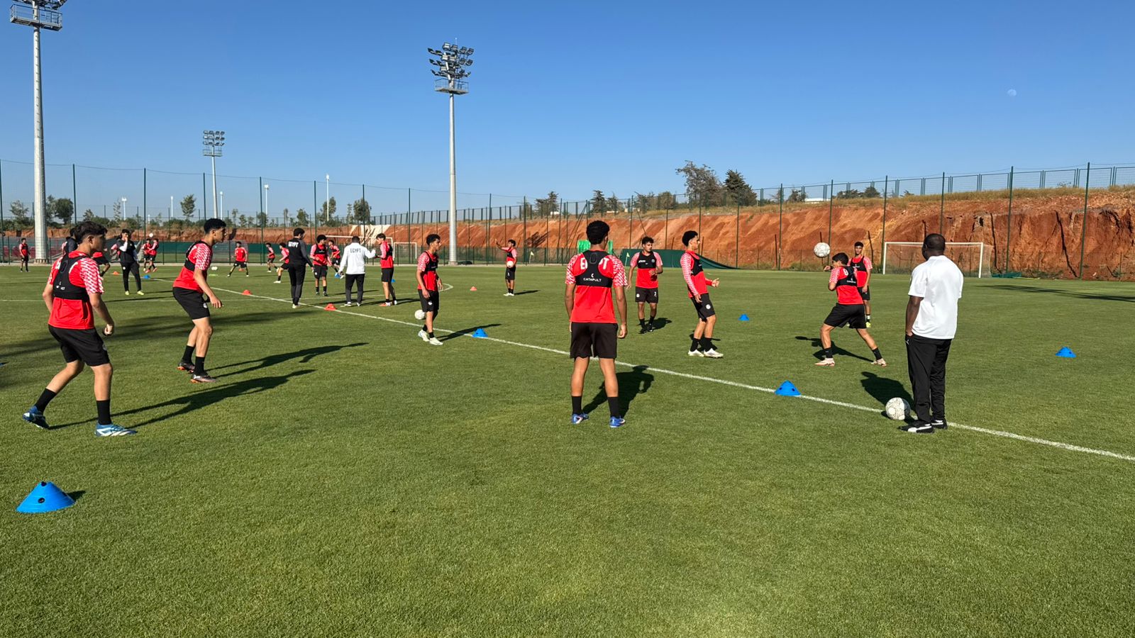 بالصور: منتخب الناشئين يختتم تحضيراته للقاء تنزانيا في نصف نهائي كأس أفريقيا