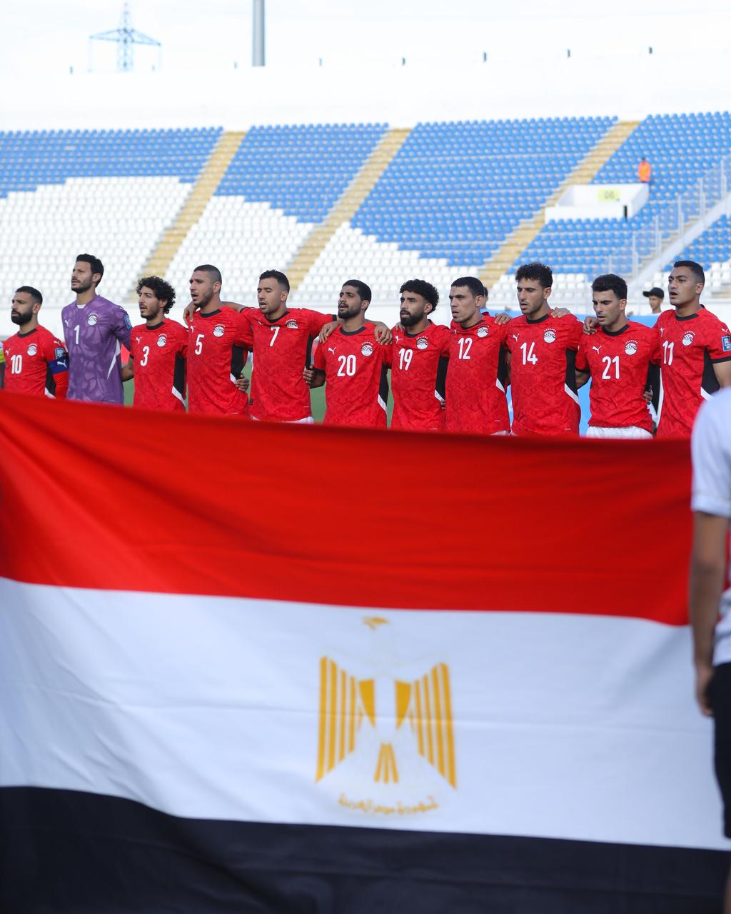 منتخب مصر يتقدم على جيبوتي في الشوط الأول بثنائية إبراهيم عادل ومحمد صلاح