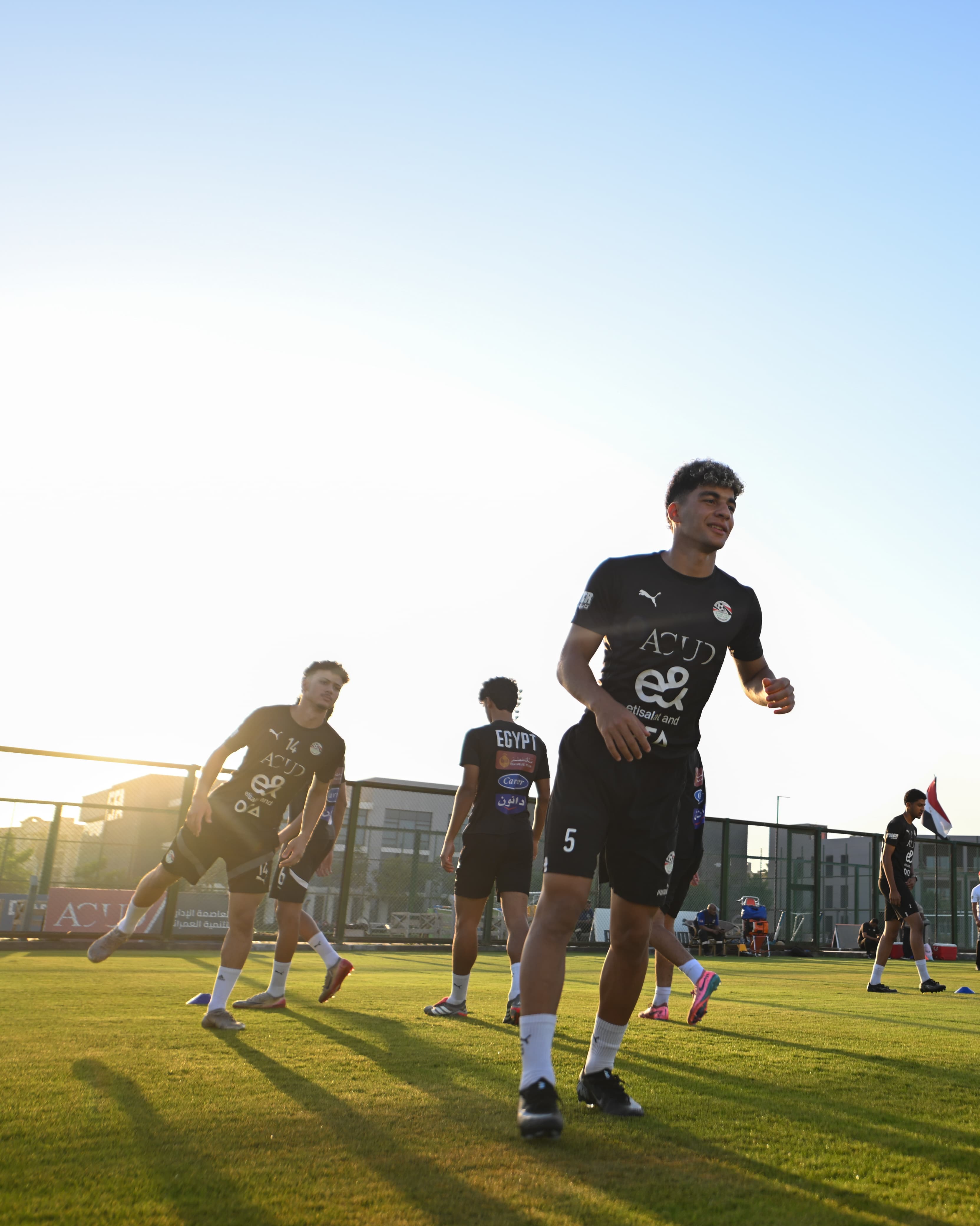 بالصور.. منتخب الشباب يواصل تدريباته بقيادة وائل رياض