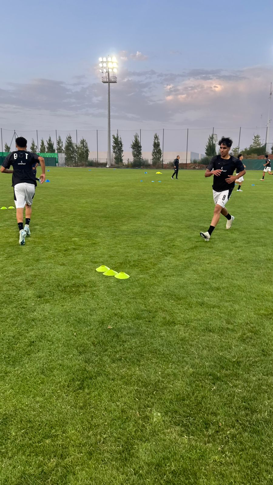 بالصور: منتخب الناشئين يواصل تحضيراته لمواجهة كوت ديفوار
