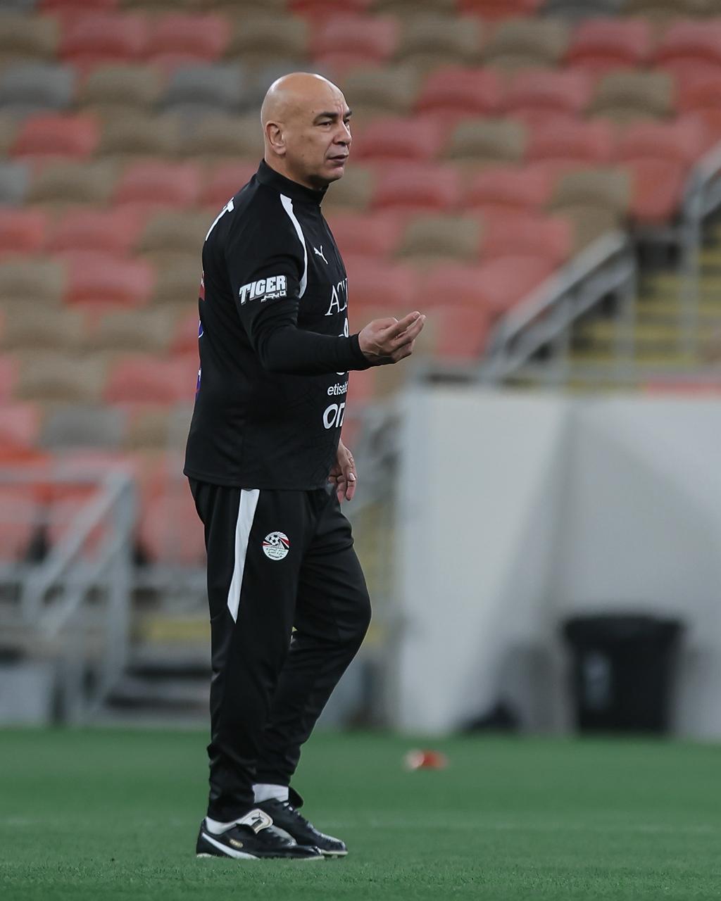 منتخب مصر يختتم تدريباته لمواجهة السعودية غداً.. ووزير الرياضة يجتمع باللاعبين