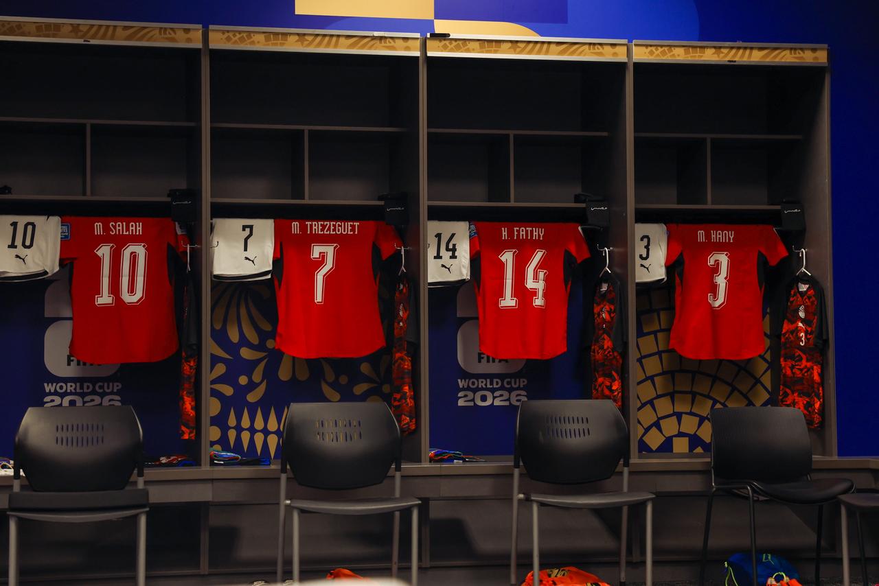 بالصور.. غرفة ملابس منتخب مصر قبل مواجهة أستراليا في دور ال32 بالمونديال