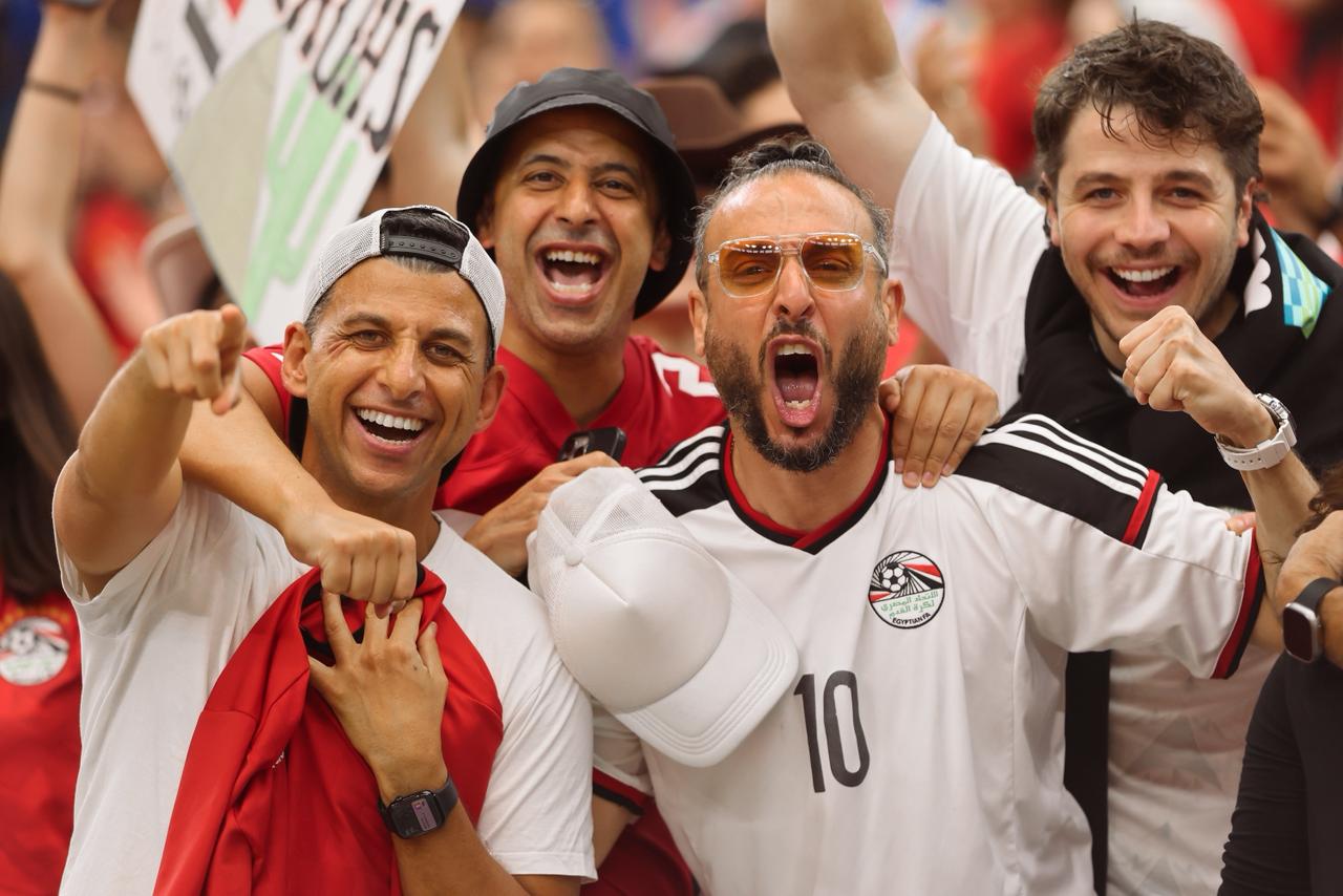بالصور.. الجماهير المصرية تؤازر لاعبي منتخبنا الوطني قبل انطلاق مواجهة أستراليا