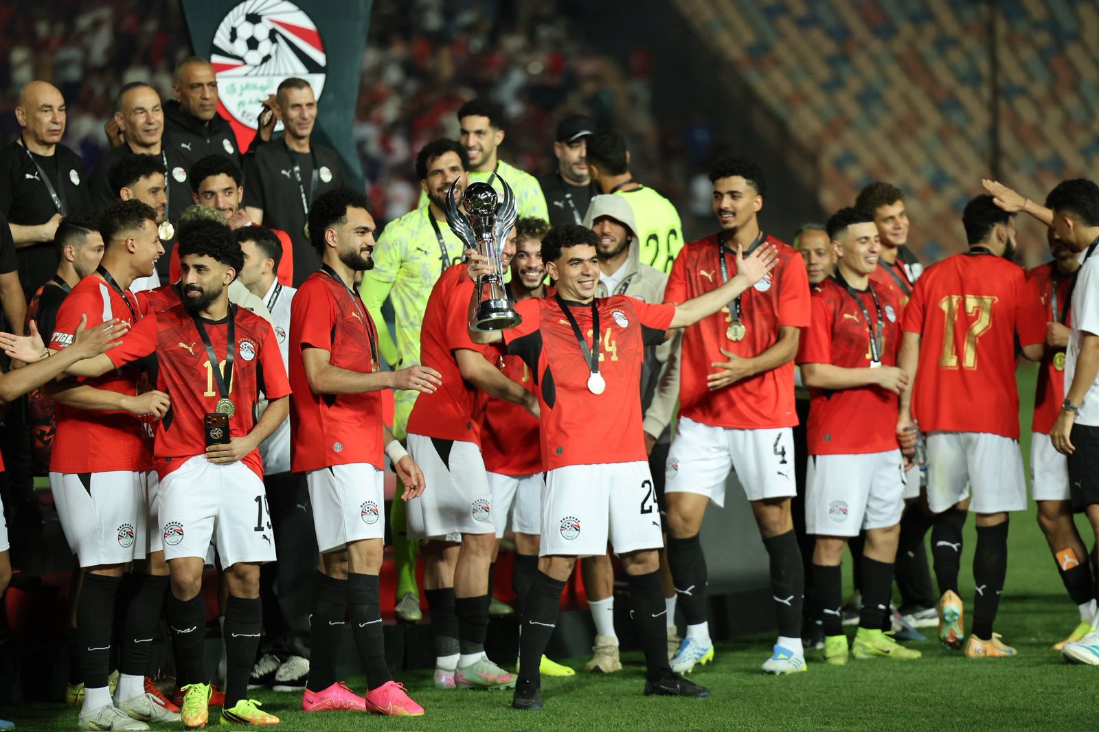 احتفالات لاعبي المنتخب الوطني بعد الفوز على روسيا
