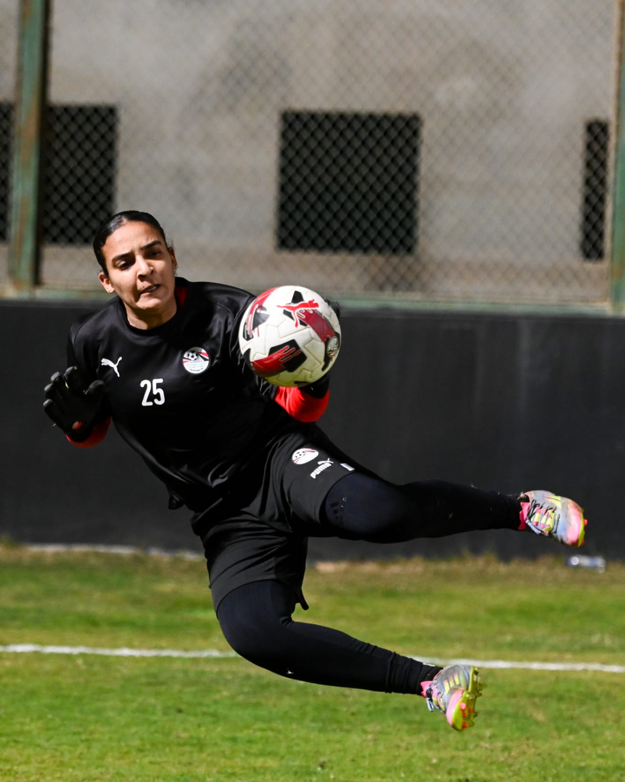 المنتخب الوطني للكرة النسائية يختتم تحضيراته لودية الجزائر الثانية