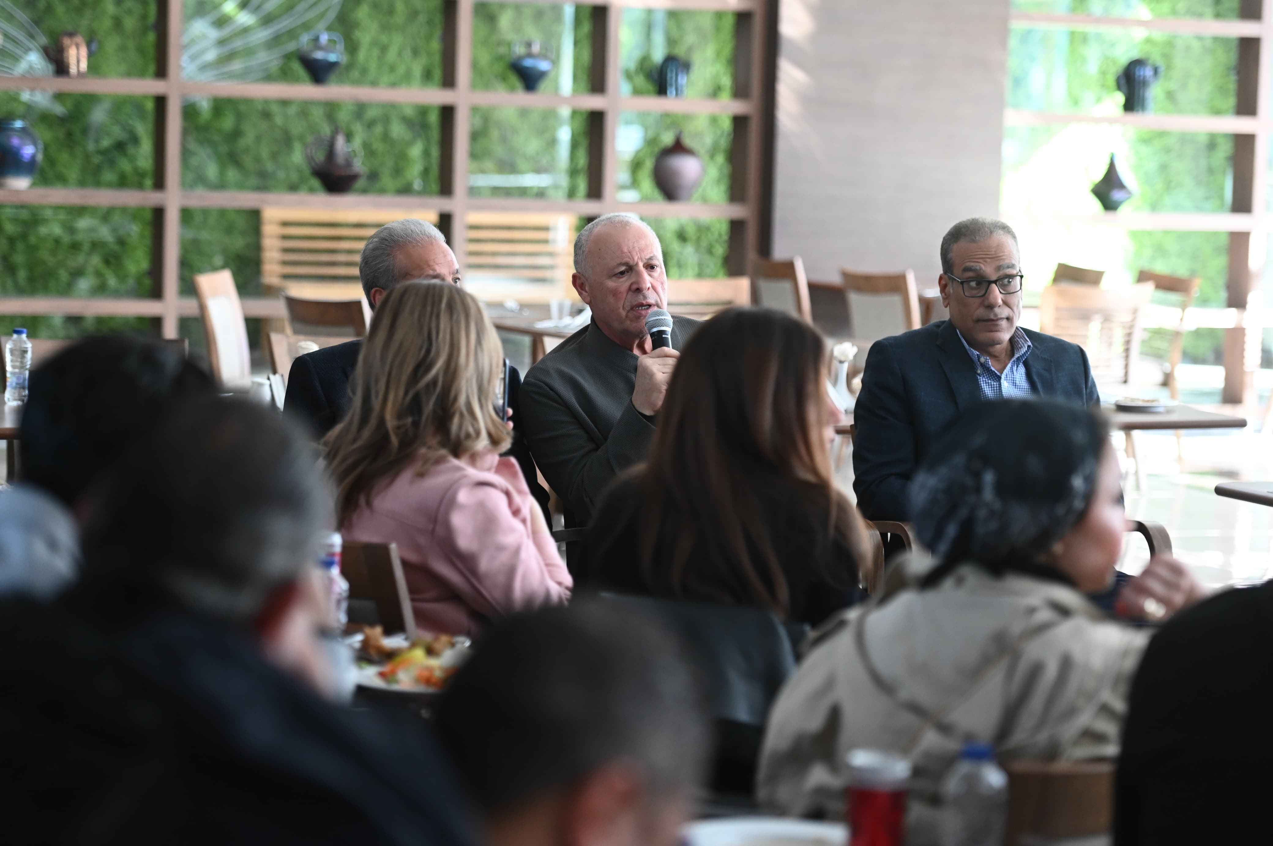 أبوريدة  يستقبل الصحفيين في مقر الاتحاد المصري