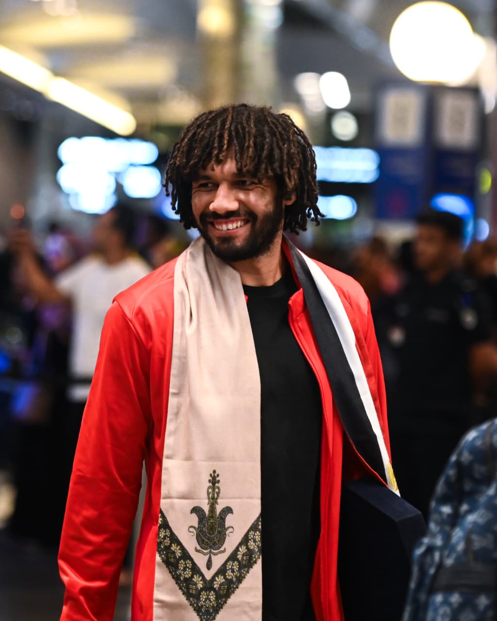 جماهير مصر في استقبال بعثة منتخب مصر المشارك في كأس العرب عند وصولها للدوحة
