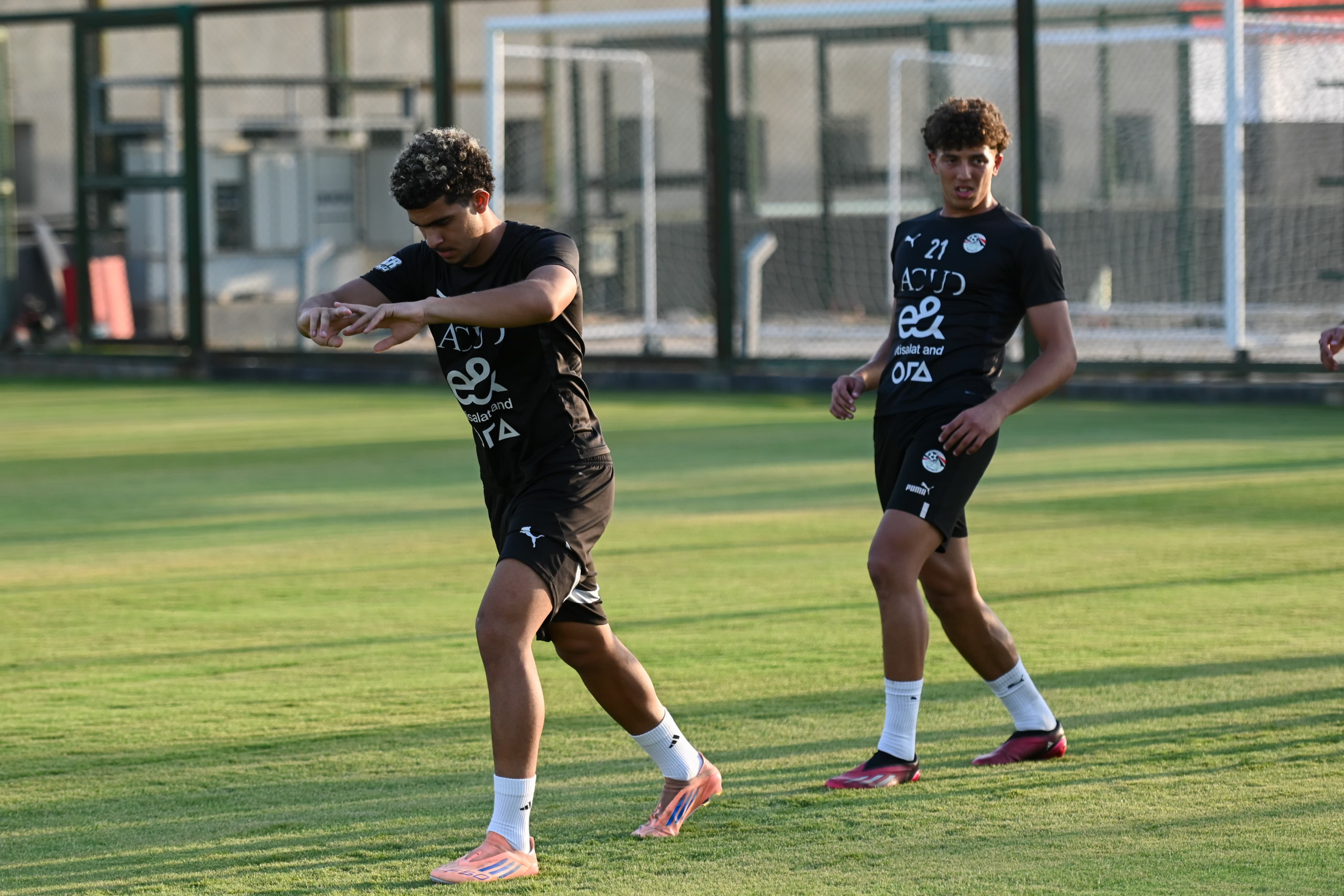 بالصور.. منتخب الشباب يواصل تدريباته بقيادة وائل رياض