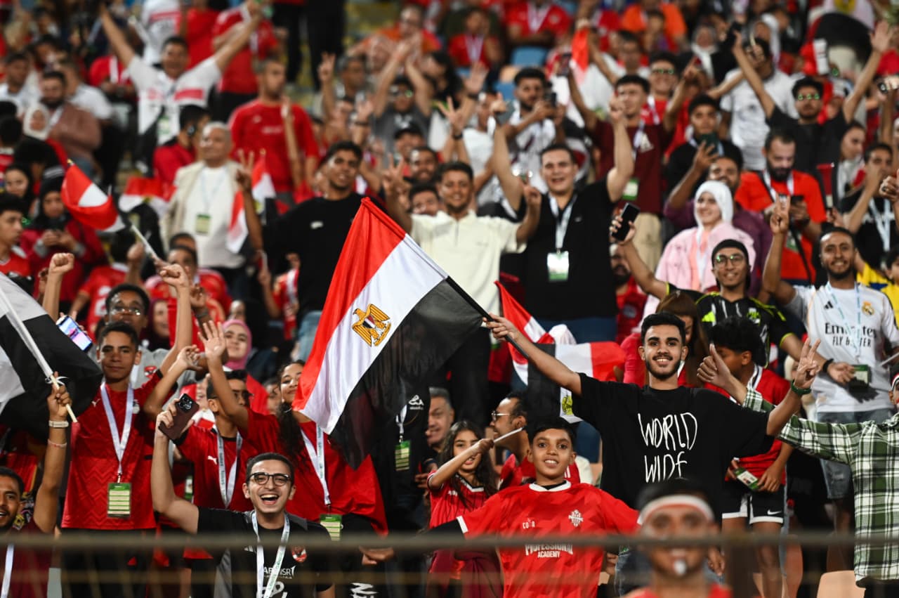 الجماهير المصرية تتوافد على ملعب القاهرة الدولي قبل مواجهة المنتخب الوطني مع غينيا بيساو