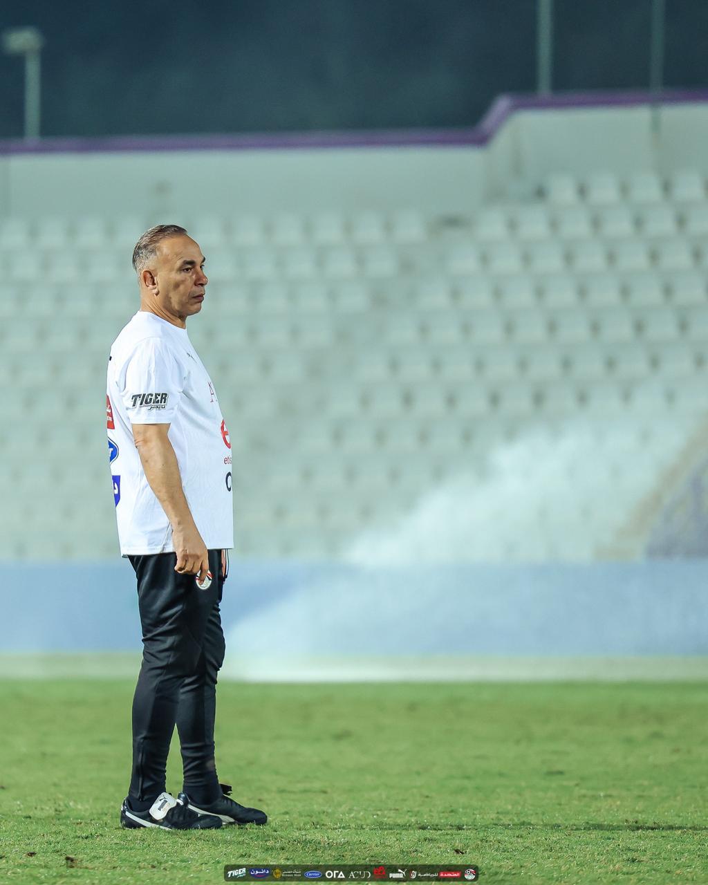 في حضور أبو ريدة.. المنتخب الوطني يتدرب على ملعب هزاع بن زايد استعدادًا لأوزبكستان