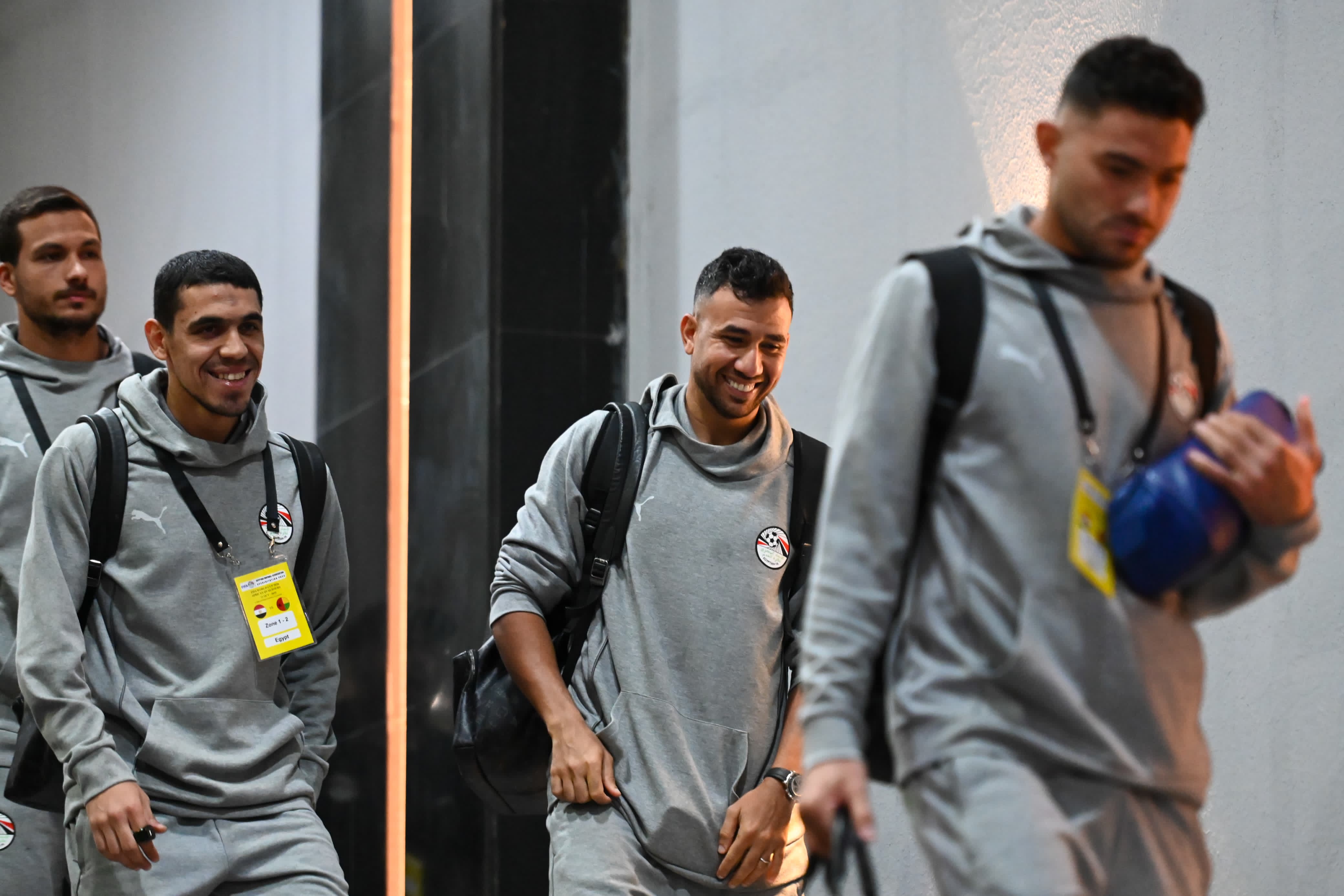 وصول لاعبي منتخب مصر لملعب القاهرة قبل مواجهة غينيا بيساو