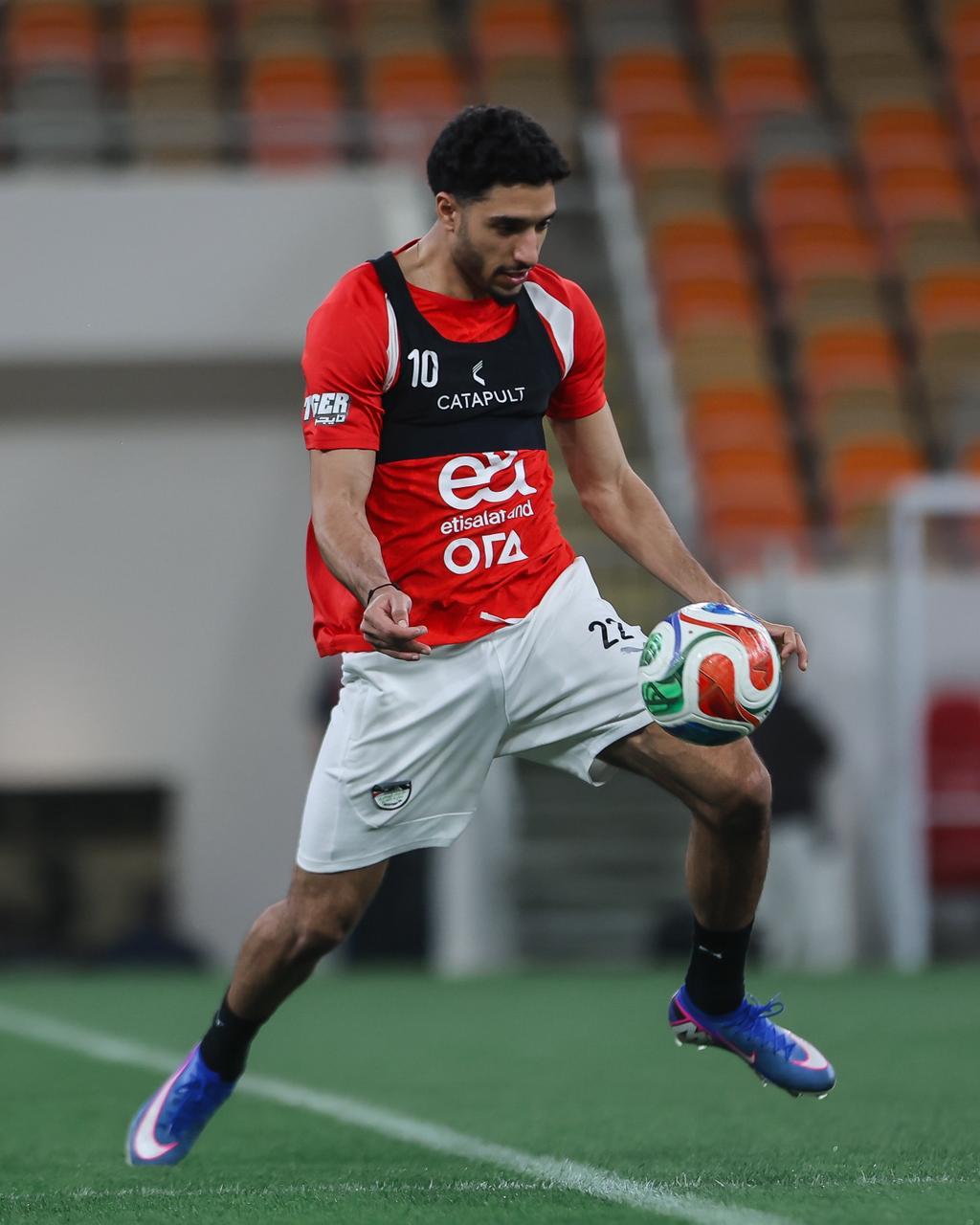 منتخب مصر يختتم تدريباته لمواجهة السعودية غداً.. ووزير الرياضة يجتمع باللاعبين