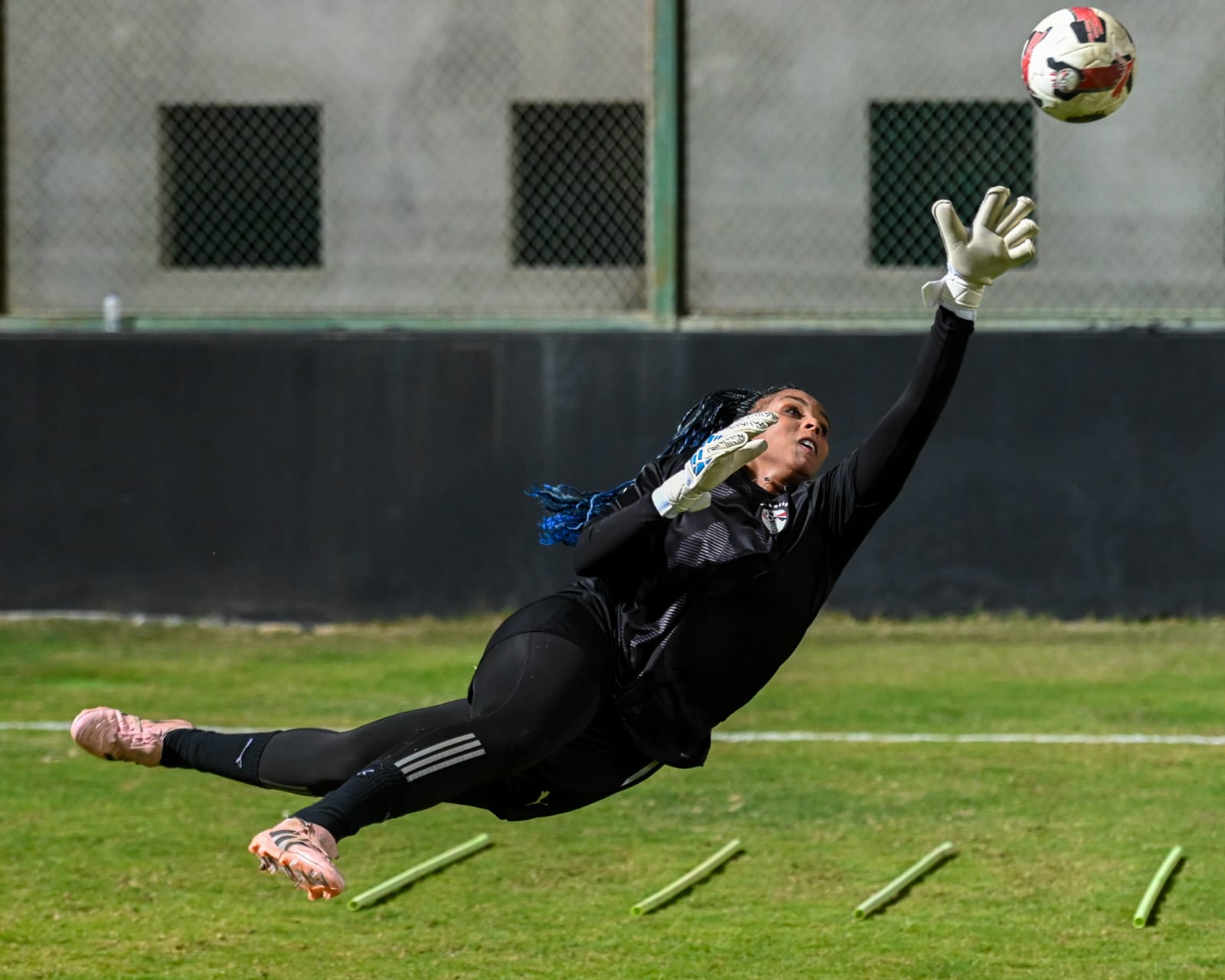 المنتخب الوطني للكرة النسائية يختتم تحضيراته لودية الجزائر الثانية