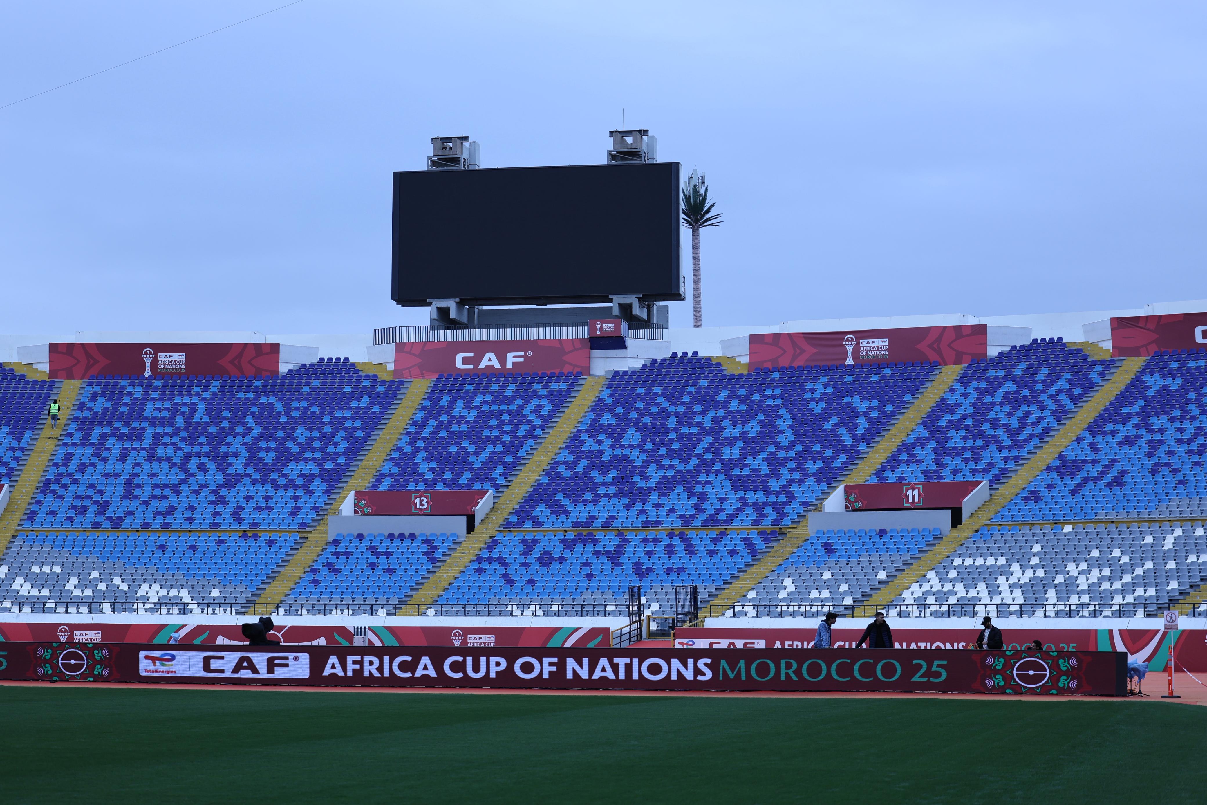 منتخب مصر يتفقد أرضية ملعب مباراة نيجيريا