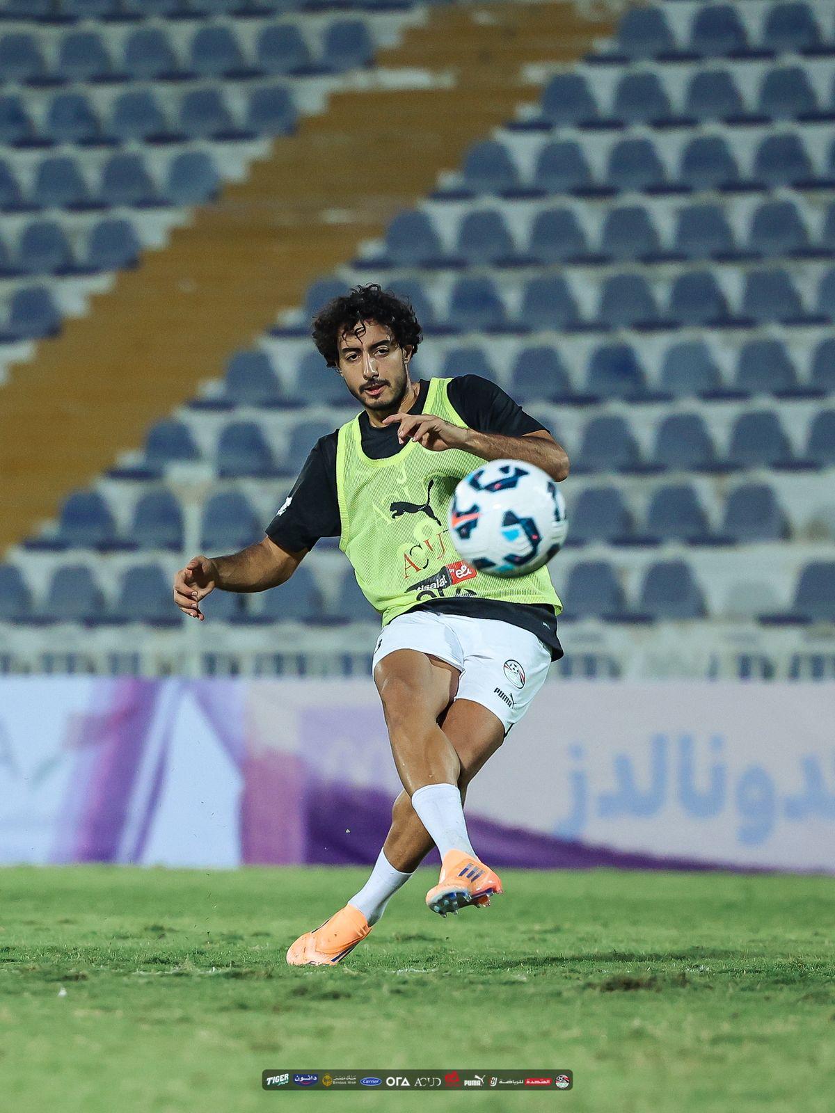 في حضور أبو ريدة.. المنتخب الوطني يتدرب على ملعب هزاع بن زايد استعدادًا لأوزبكستان