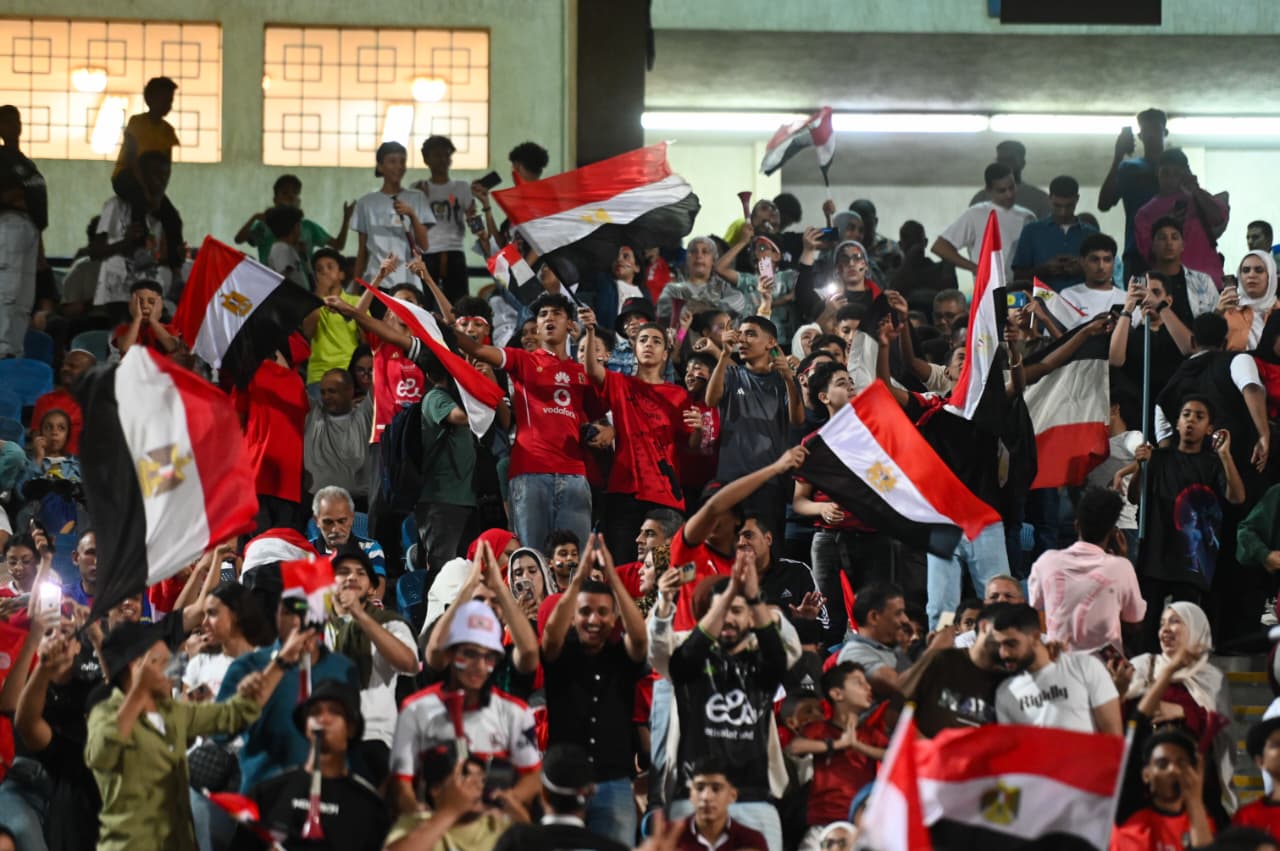 الجماهير المصرية تتوافد على ملعب القاهرة الدولي قبل مواجهة المنتخب الوطني مع غينيا بيساو
