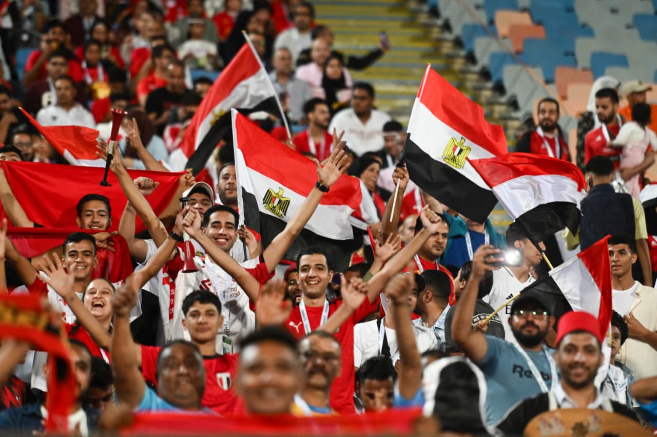الجماهير المصرية تتوافد على ملعب القاهرة الدولي قبل مواجهة المنتخب الوطني مع غينيا بيساو