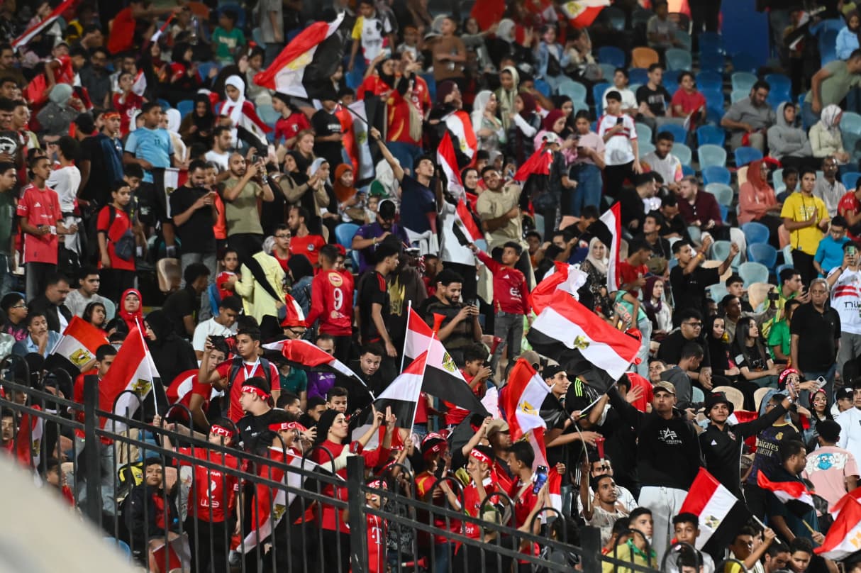 الجماهير المصرية تتوافد على ملعب القاهرة الدولي قبل مواجهة المنتخب الوطني مع غينيا بيساو
