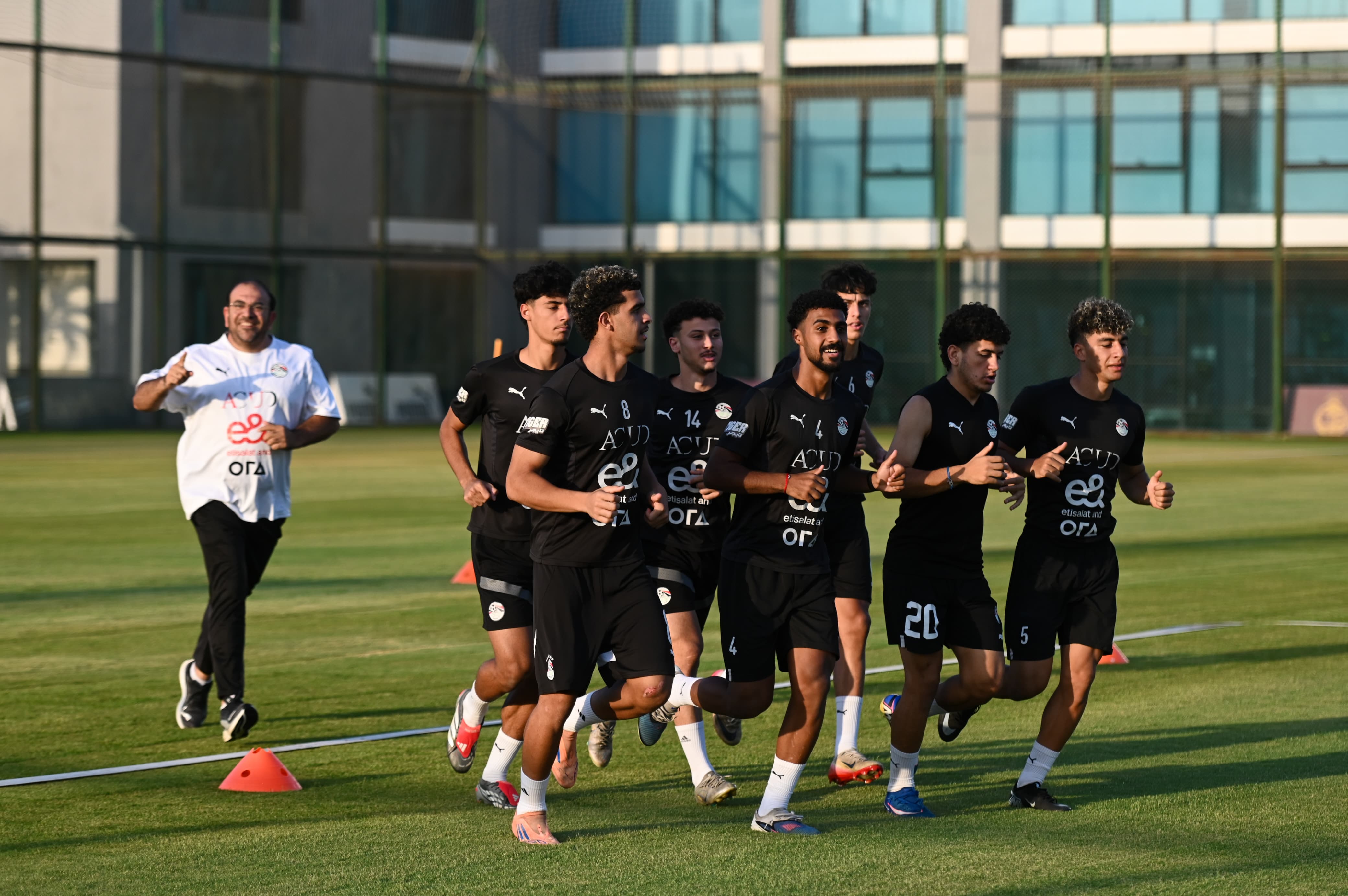 بالصور.. منتخب الشباب يواصل تدريباته بقيادة وائل رياض