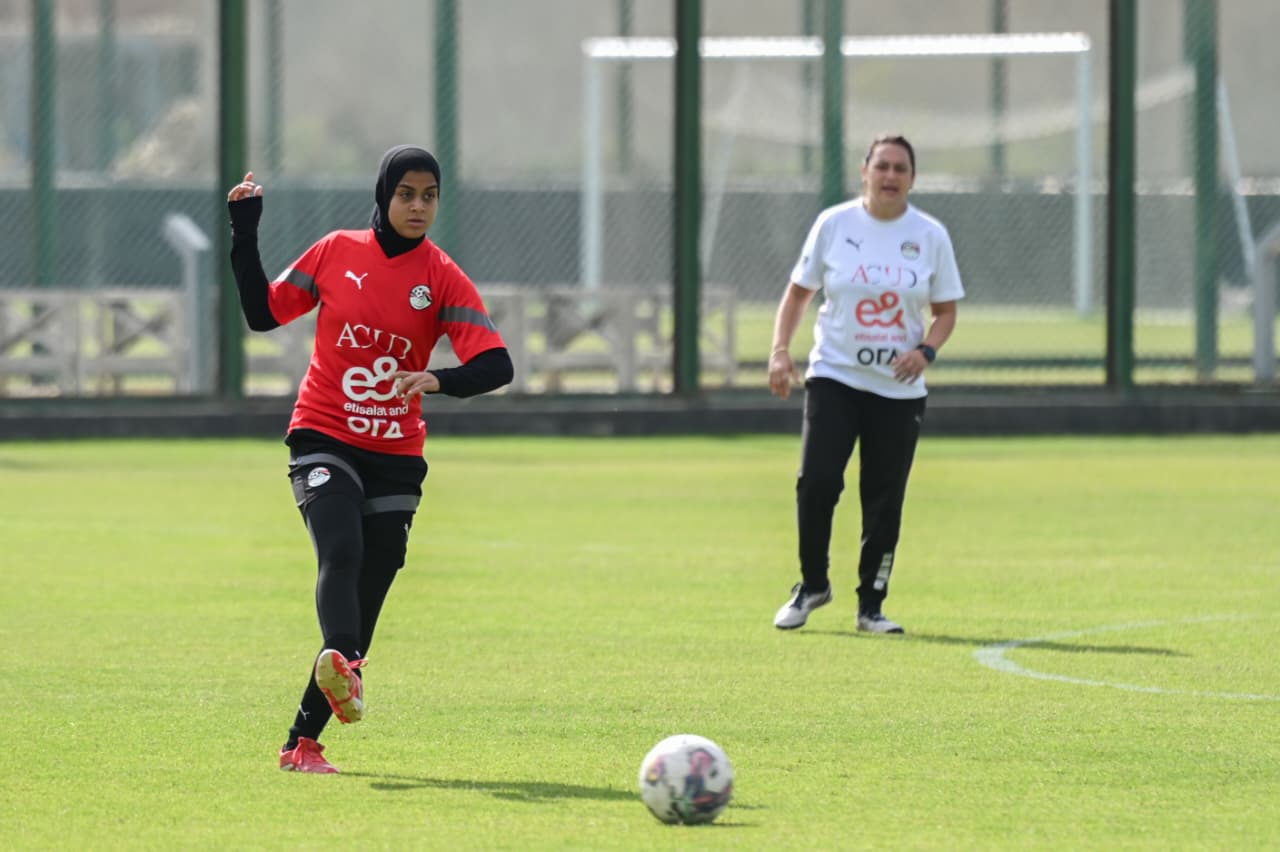 التمرين الأخير لمنتخب الكرة  النسائية تحت ٢٠ سنة قبل السفر لغينيا الإستوائية