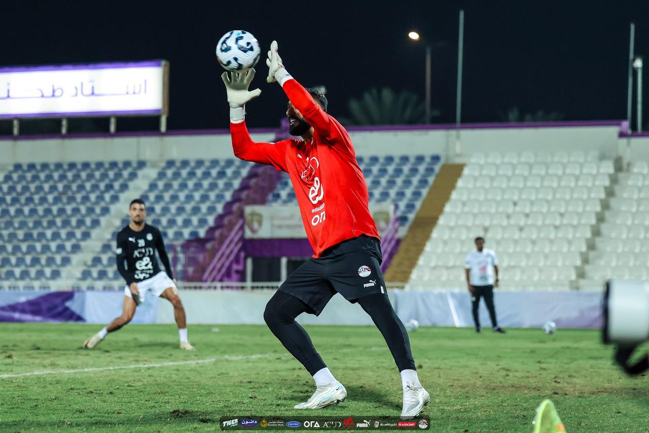 في حضور أبو ريدة.. المنتخب الوطني يتدرب على ملعب هزاع بن زايد استعدادًا لأوزبكستان