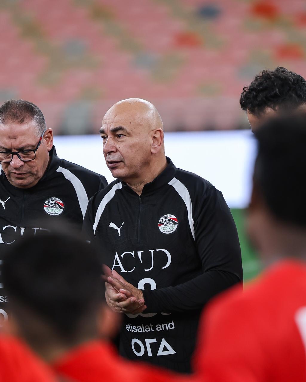 منتخب مصر يختتم تدريباته لمواجهة السعودية غداً.. ووزير الرياضة يجتمع باللاعبين