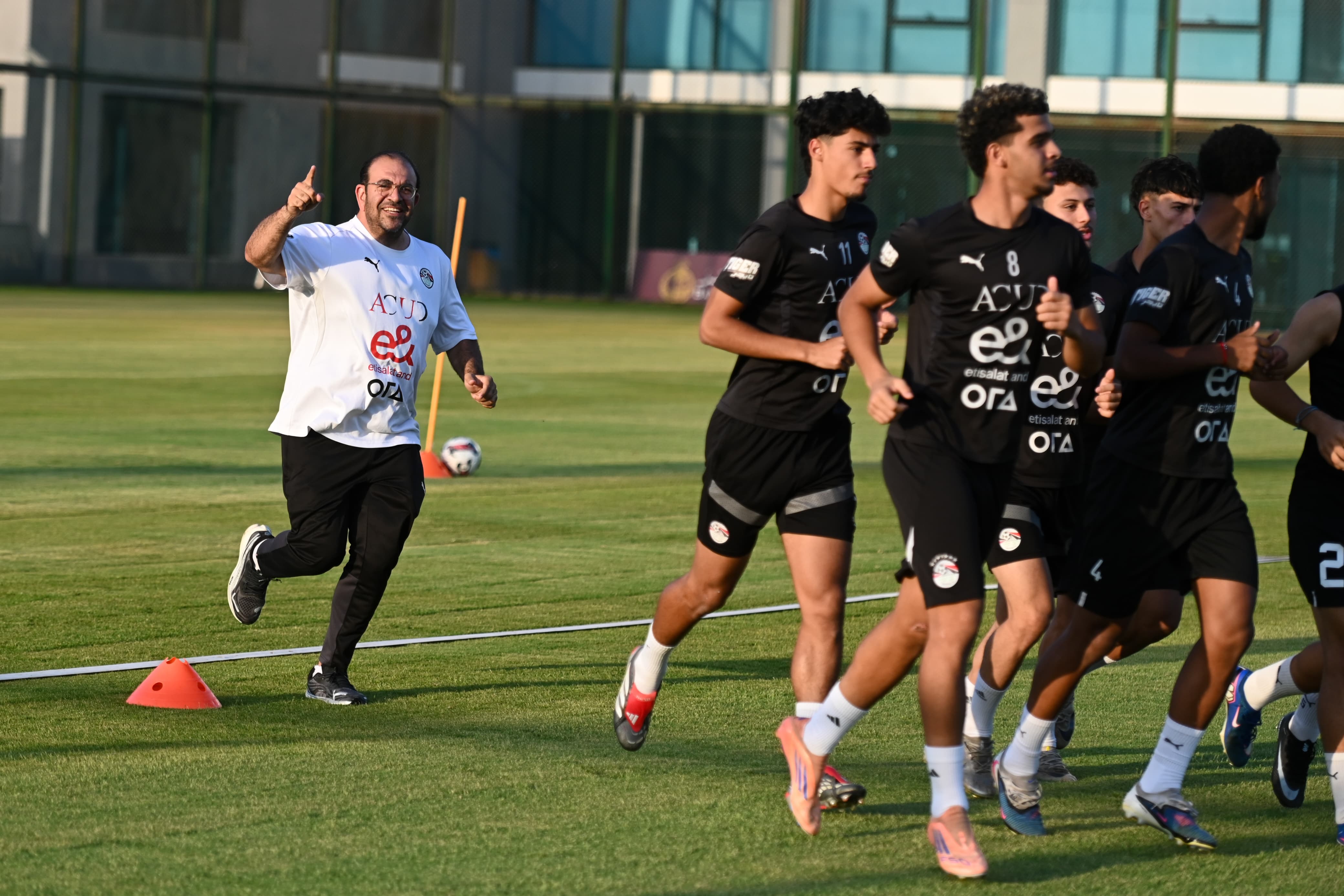 بالصور.. منتخب الشباب يواصل تدريباته بقيادة وائل رياض