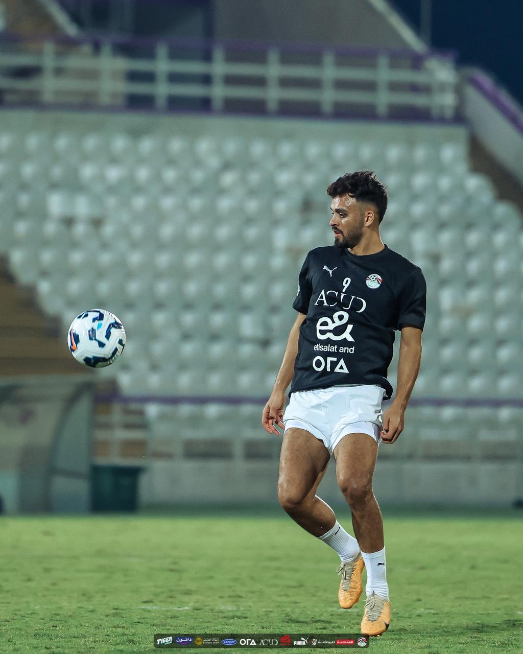 في حضور أبو ريدة.. المنتخب الوطني يتدرب على ملعب هزاع بن زايد استعدادًا لأوزبكستان