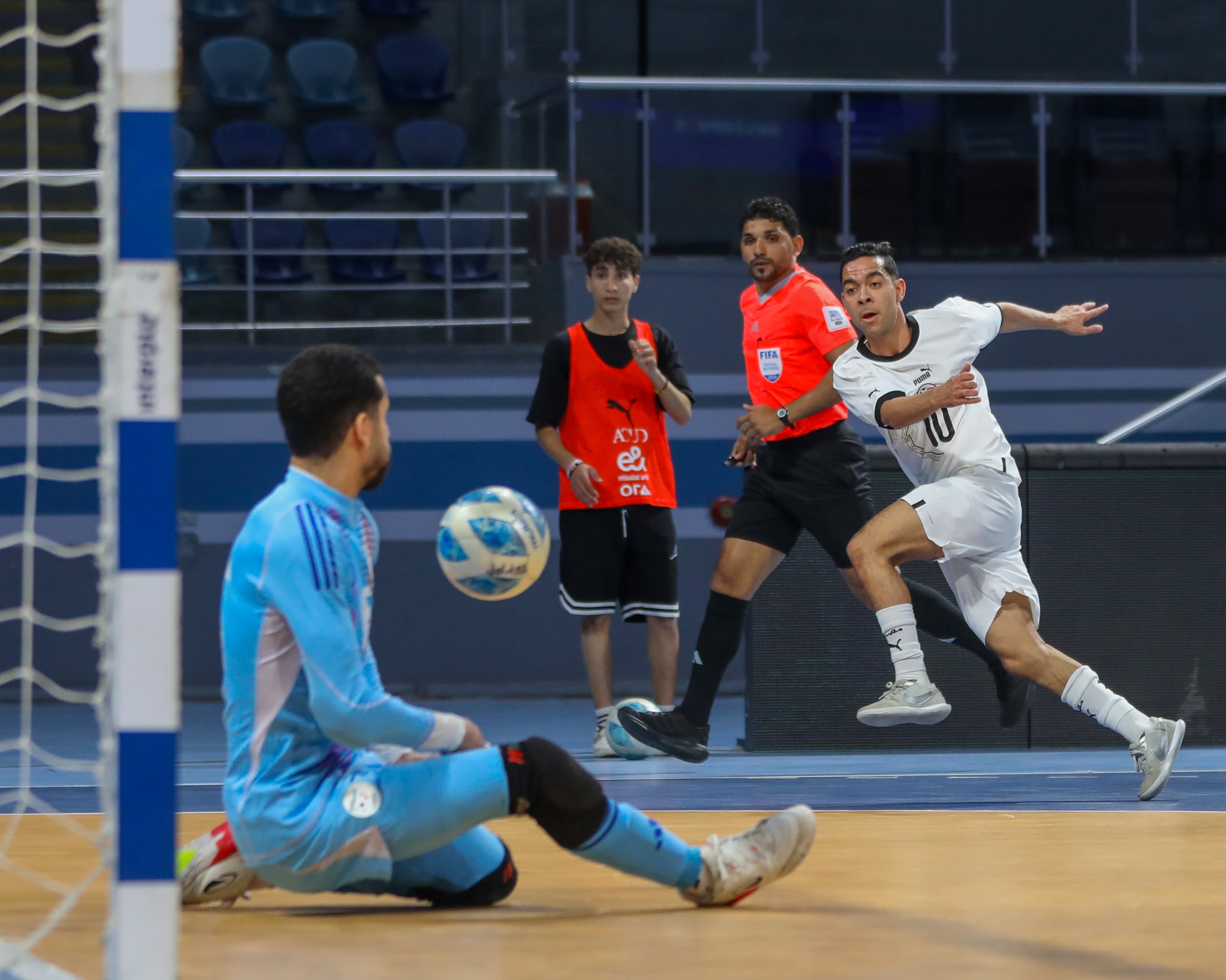 بالصور: منتخب مصر لكرة الصالات يفوز على نظيره الجزائري (4 - 1) وديا