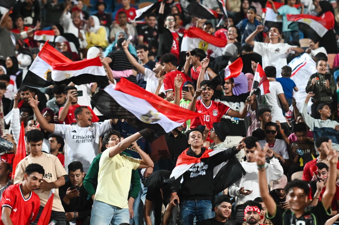 الجماهير المصرية تتوافد على ملعب القاهرة الدولي قبل مواجهة المنتخب الوطني مع غينيا بيساو