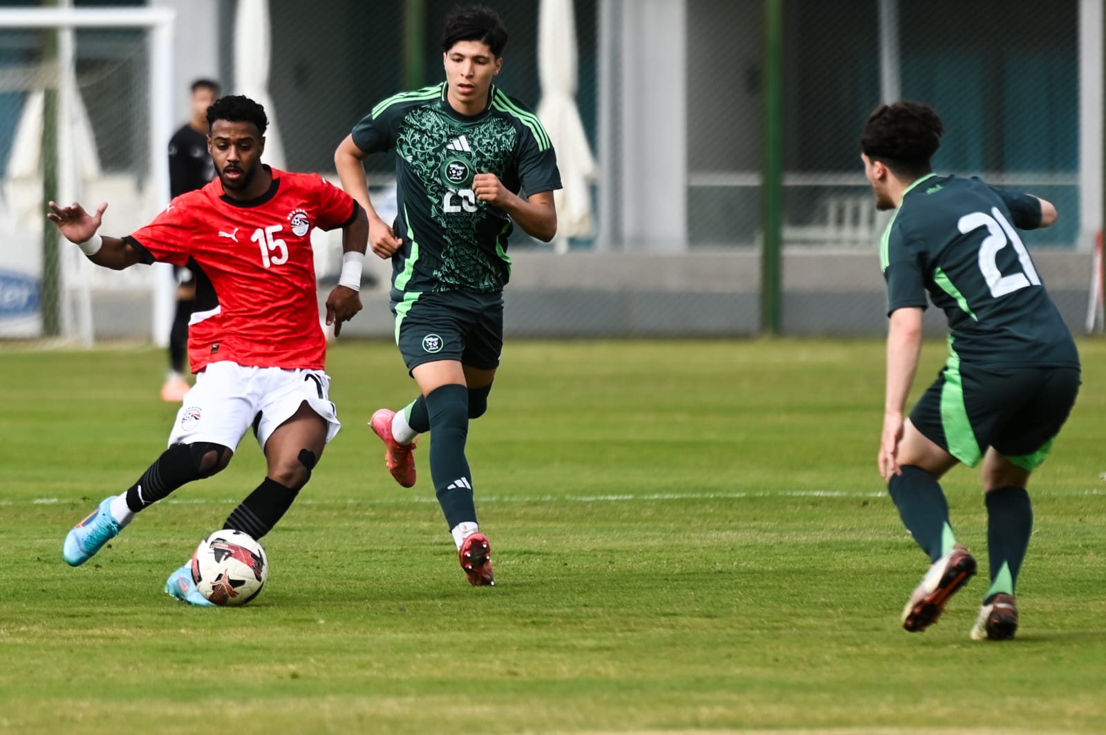 بالصور منتخب الشباب يتعادل سلبياً مع الجزائر في الودية الثانية